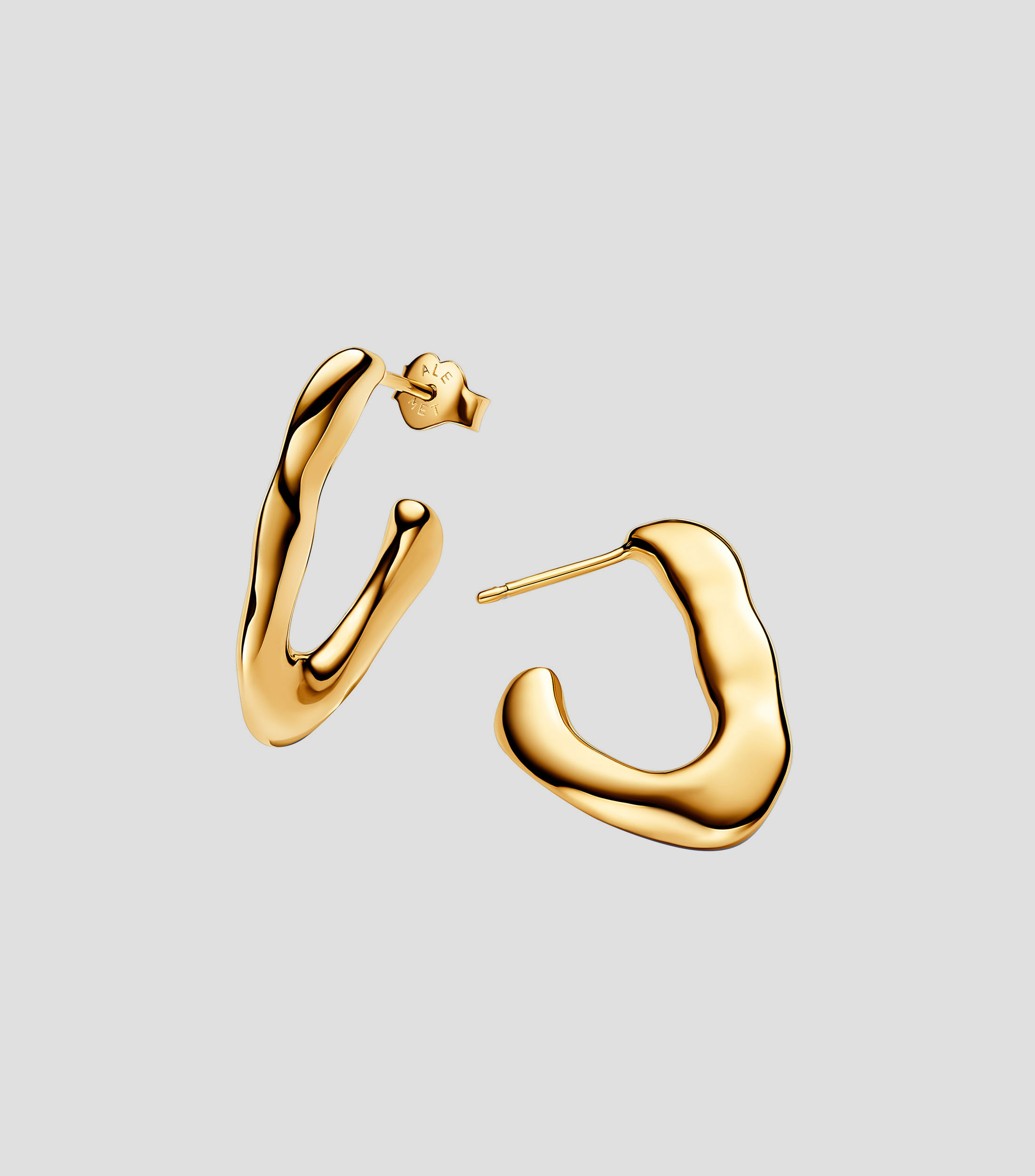 Aretes con forma orgánica en V Mujer
