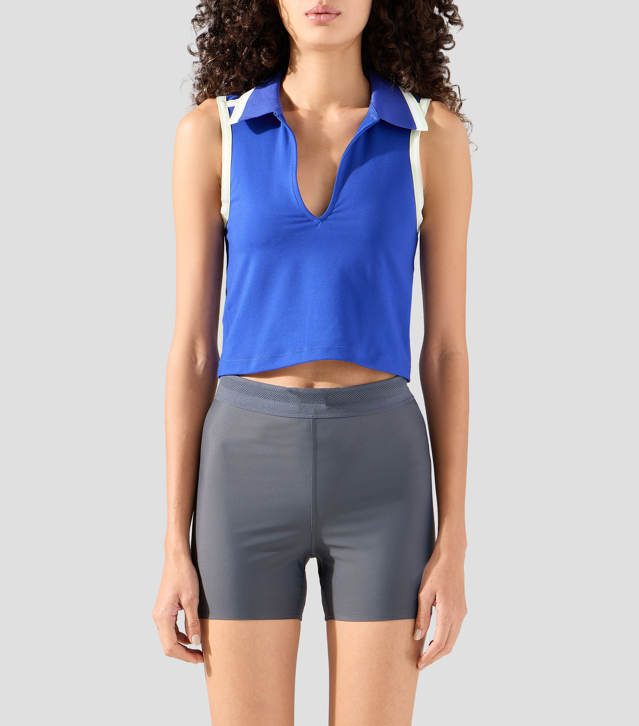 Playera cuello V sin mangas lisa Mujer