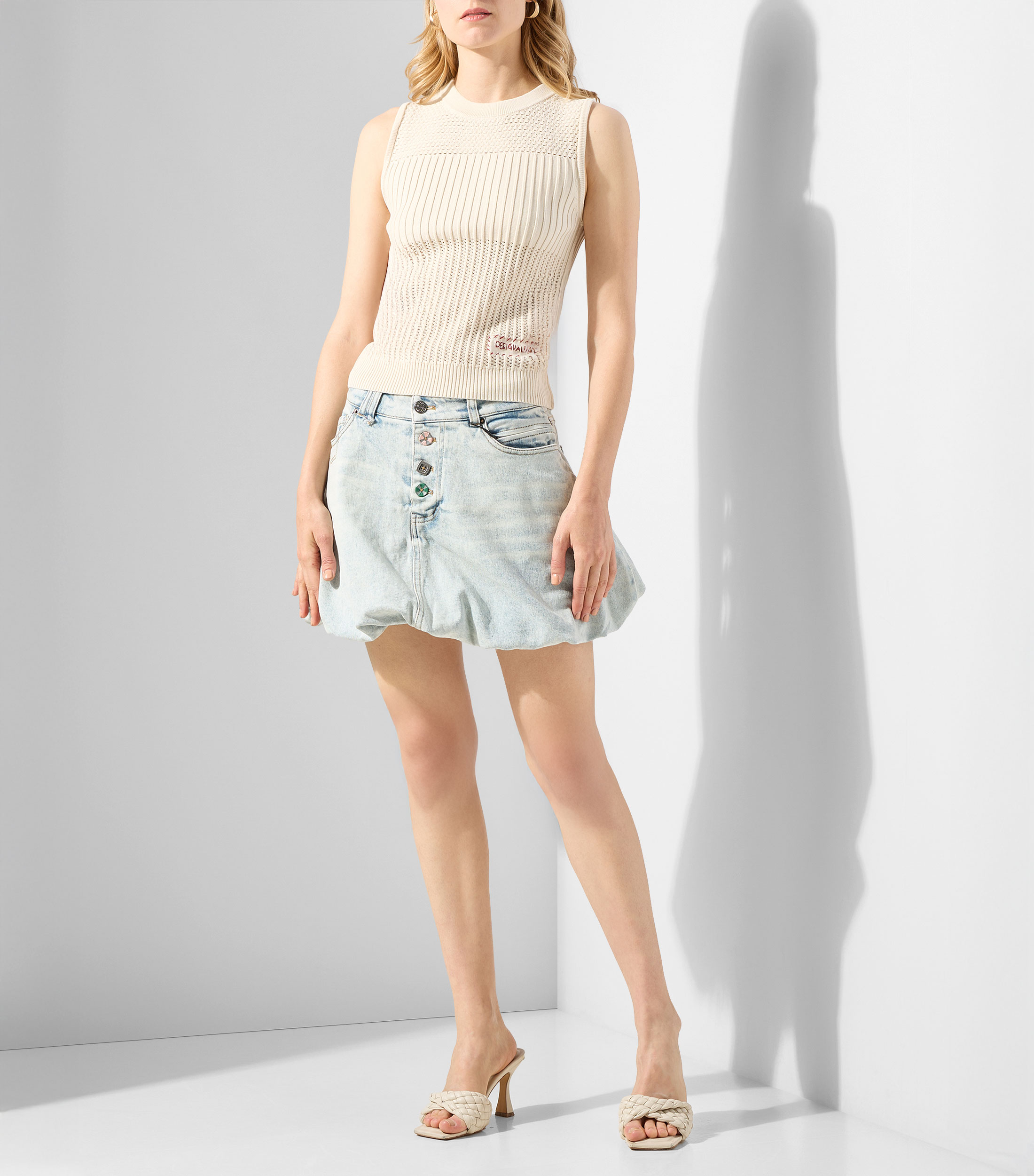 Blusa lisa sin mangas Mujer