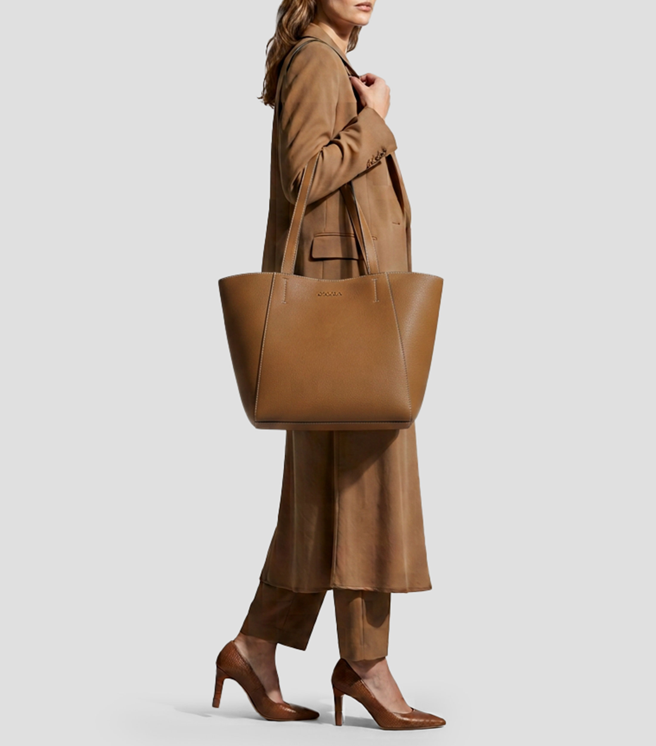 Bolsa tote lisa con detalle texturizado Mujer