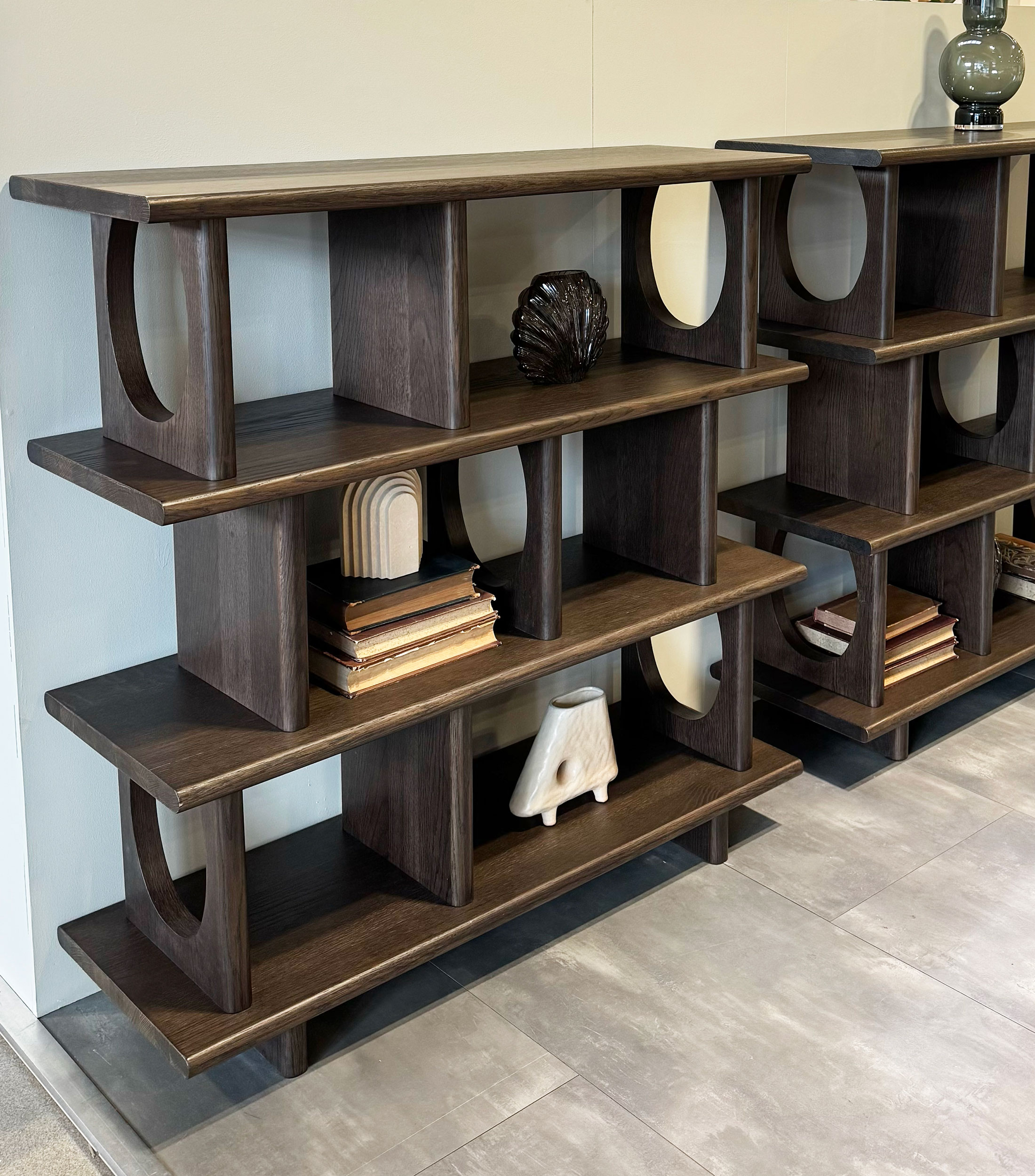 Librero Flow en madera de roble