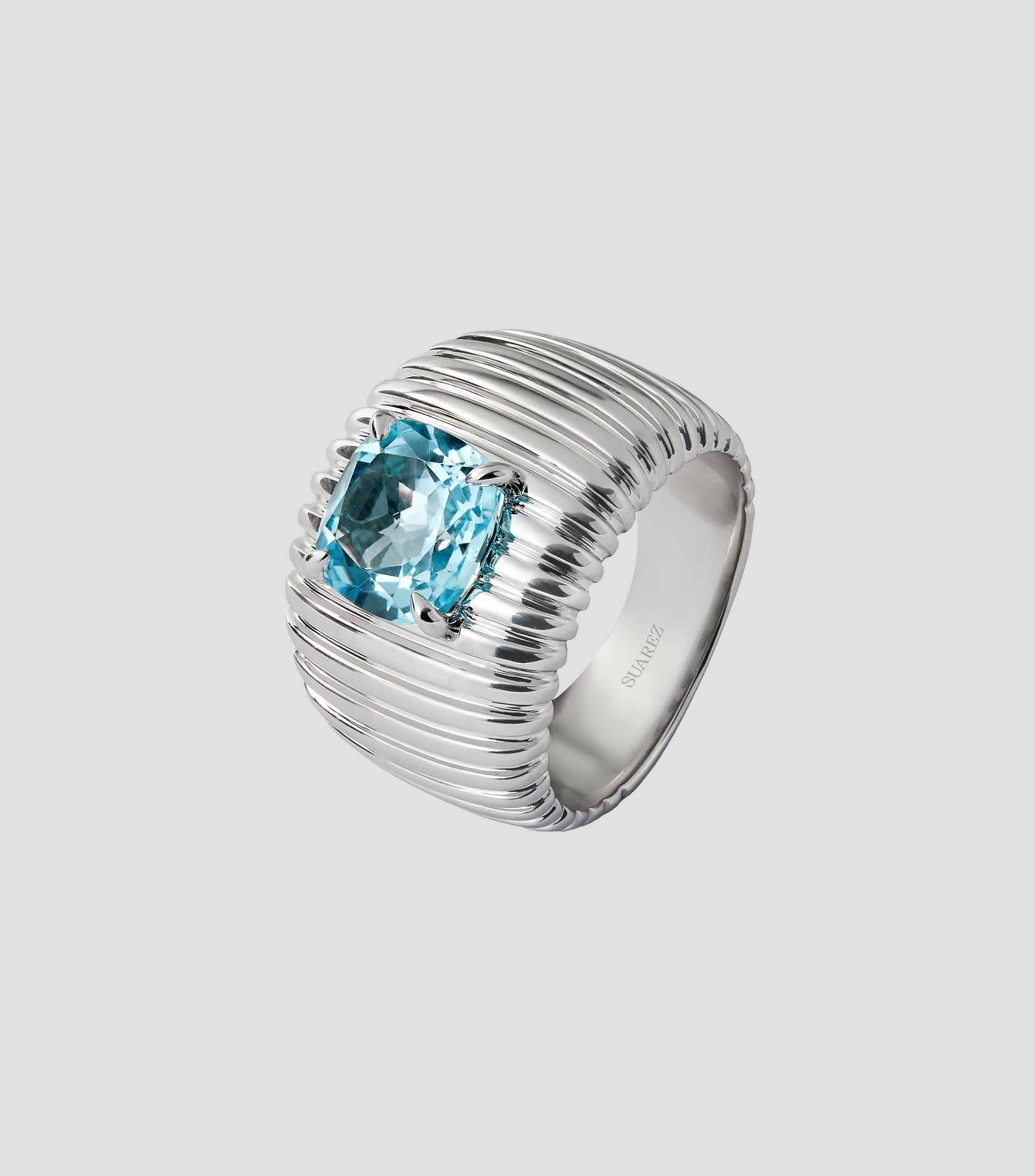 Anillo gallonado en Plata .925 con topacio Sky Mujer