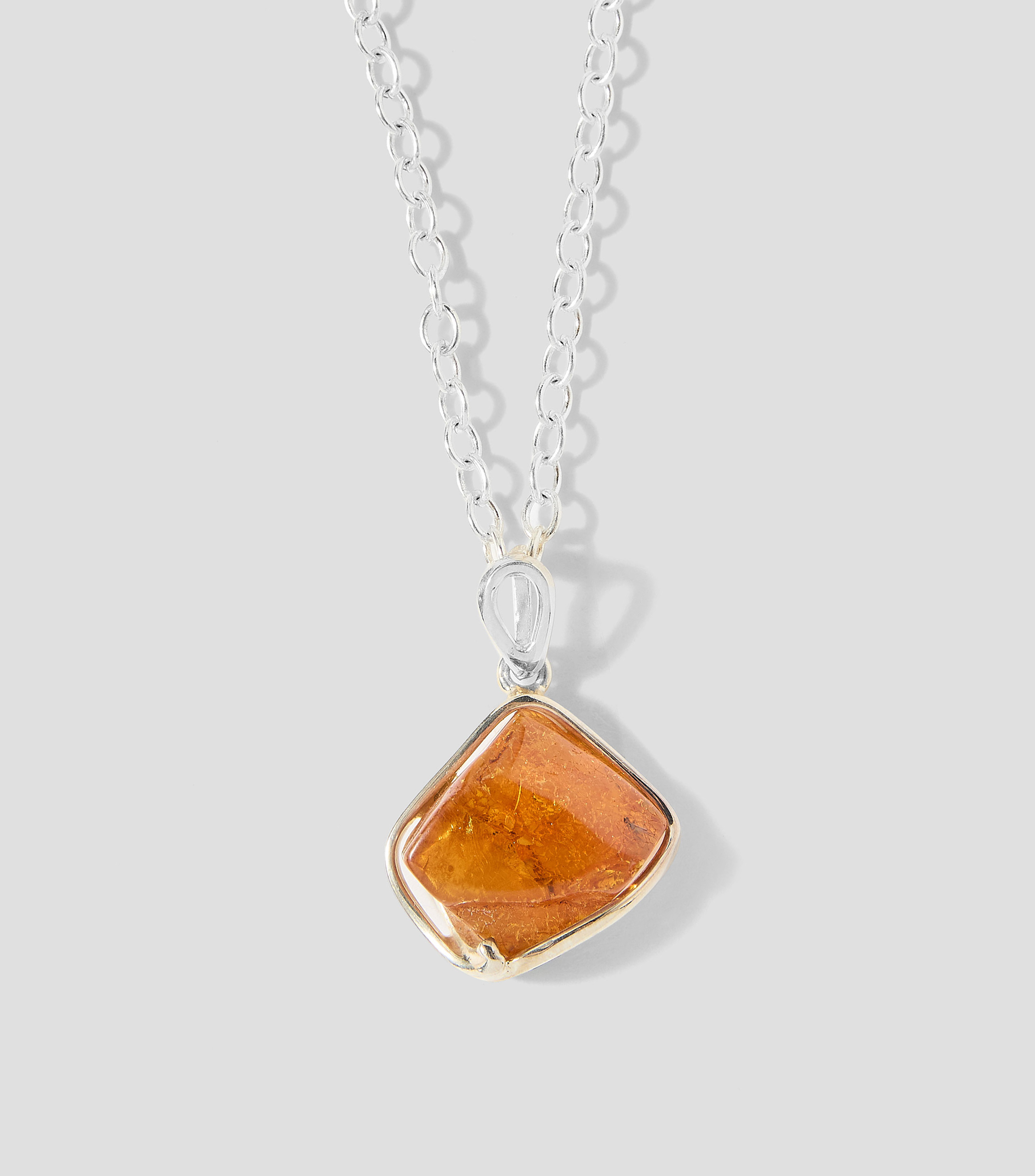 Dije con cadena de ámbar báltico Mujer