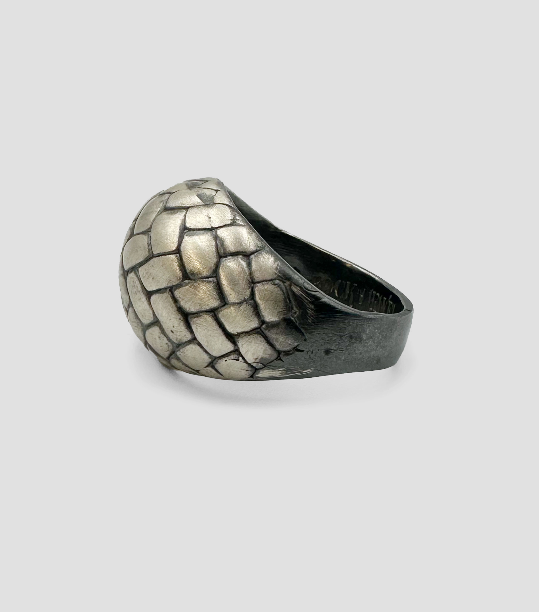 Anillo en Plata con Detalles Entrelazados Hombre