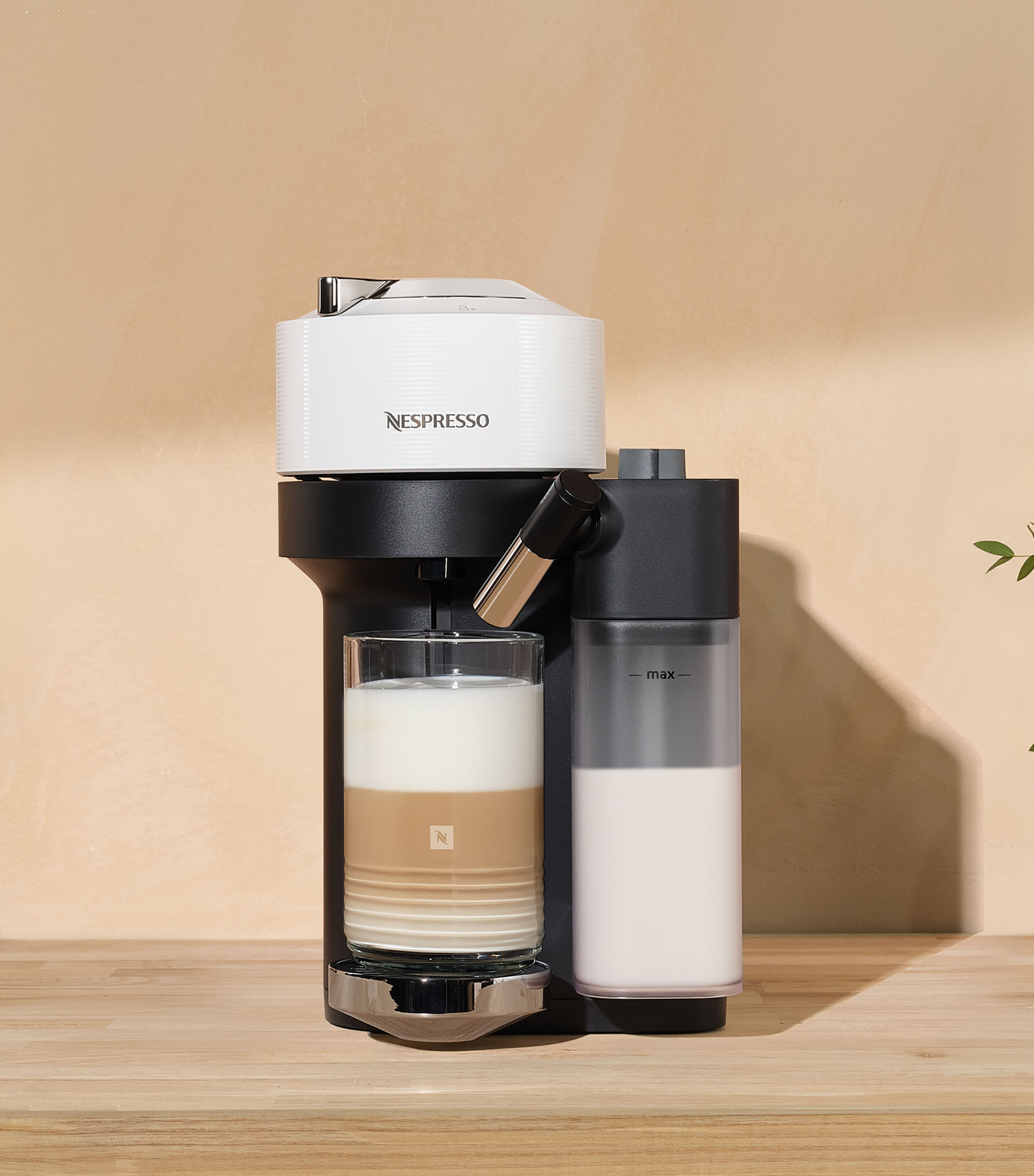Cafetera Vertuo Lattíssima White