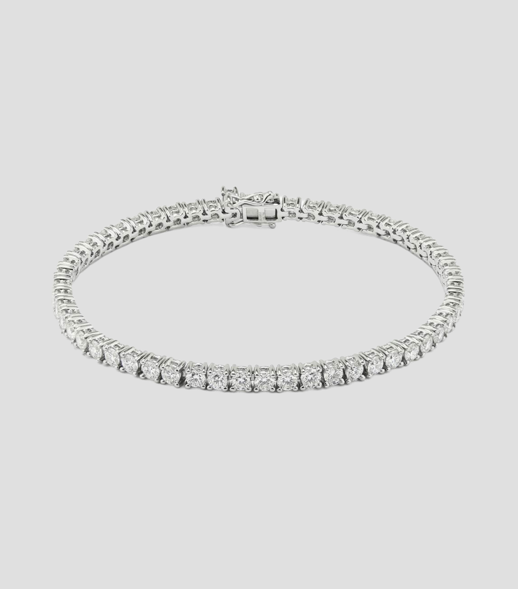 Brazalete Rivière de Oro blanco de 18 Kilates con 77 diamantes en talla brillante Mujer