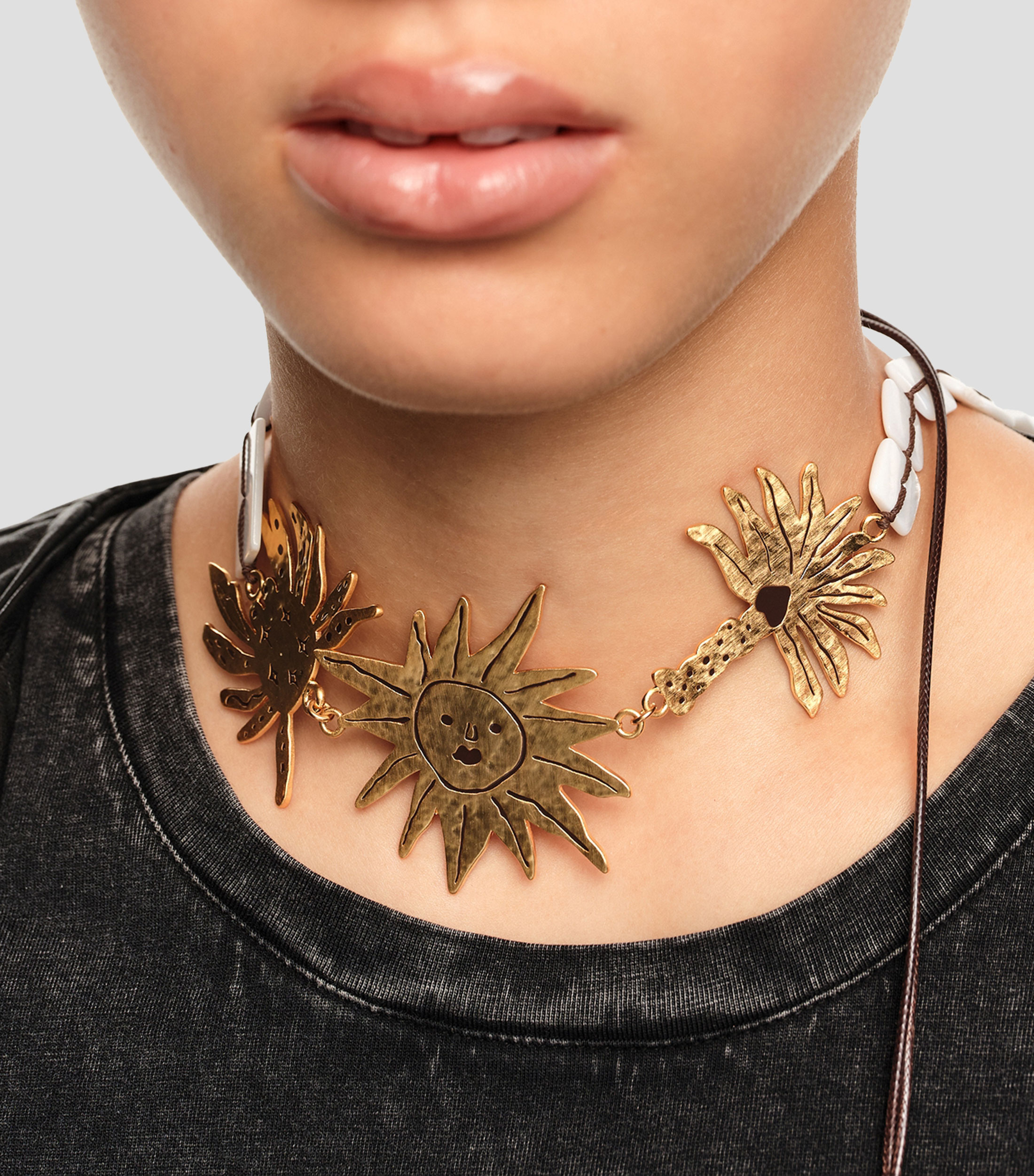 Collar sol y animales dorado cepillado Mujer