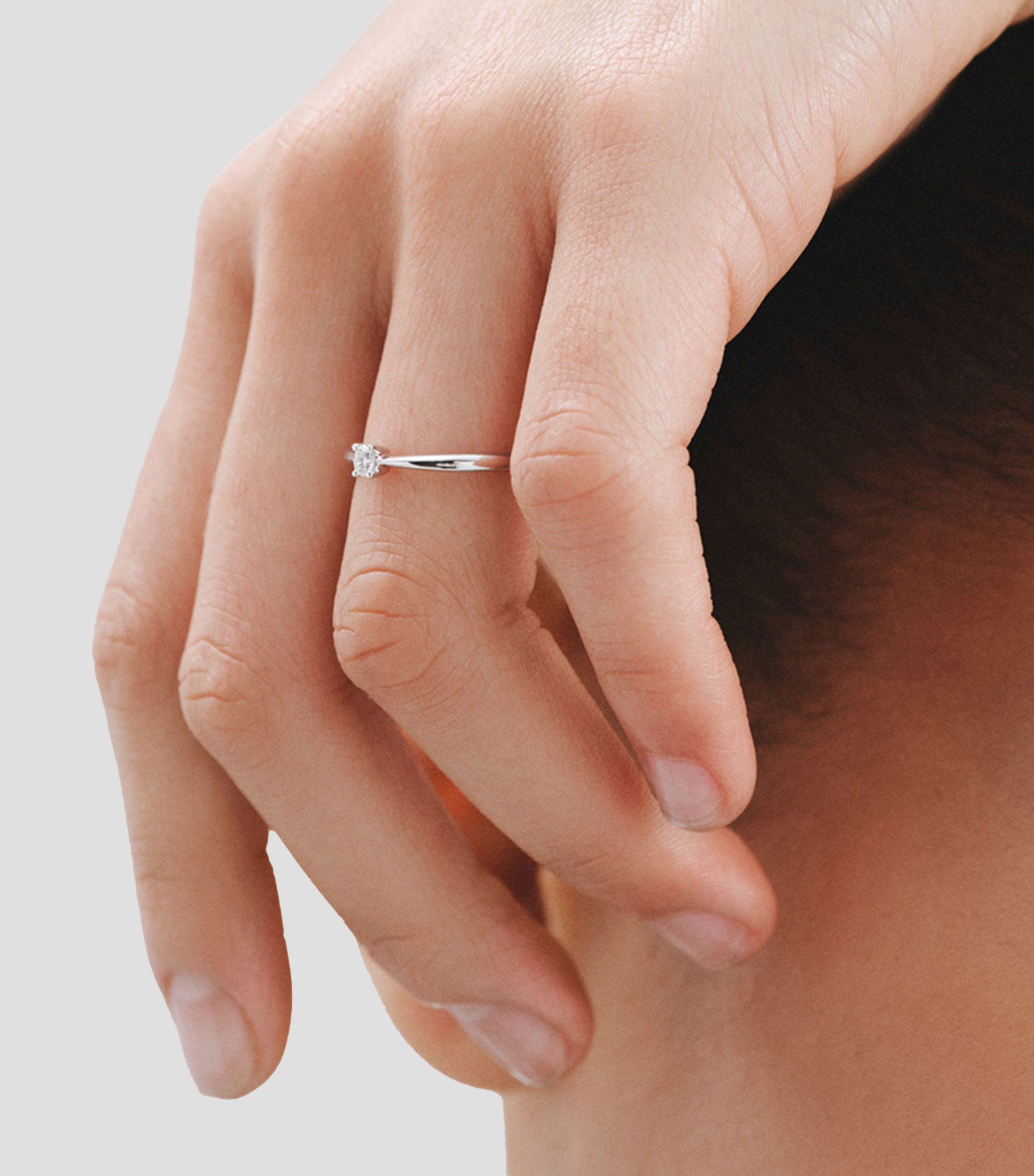 Anillo Solitario en Oro blanco de 18 Kilates con diamantes Mujer