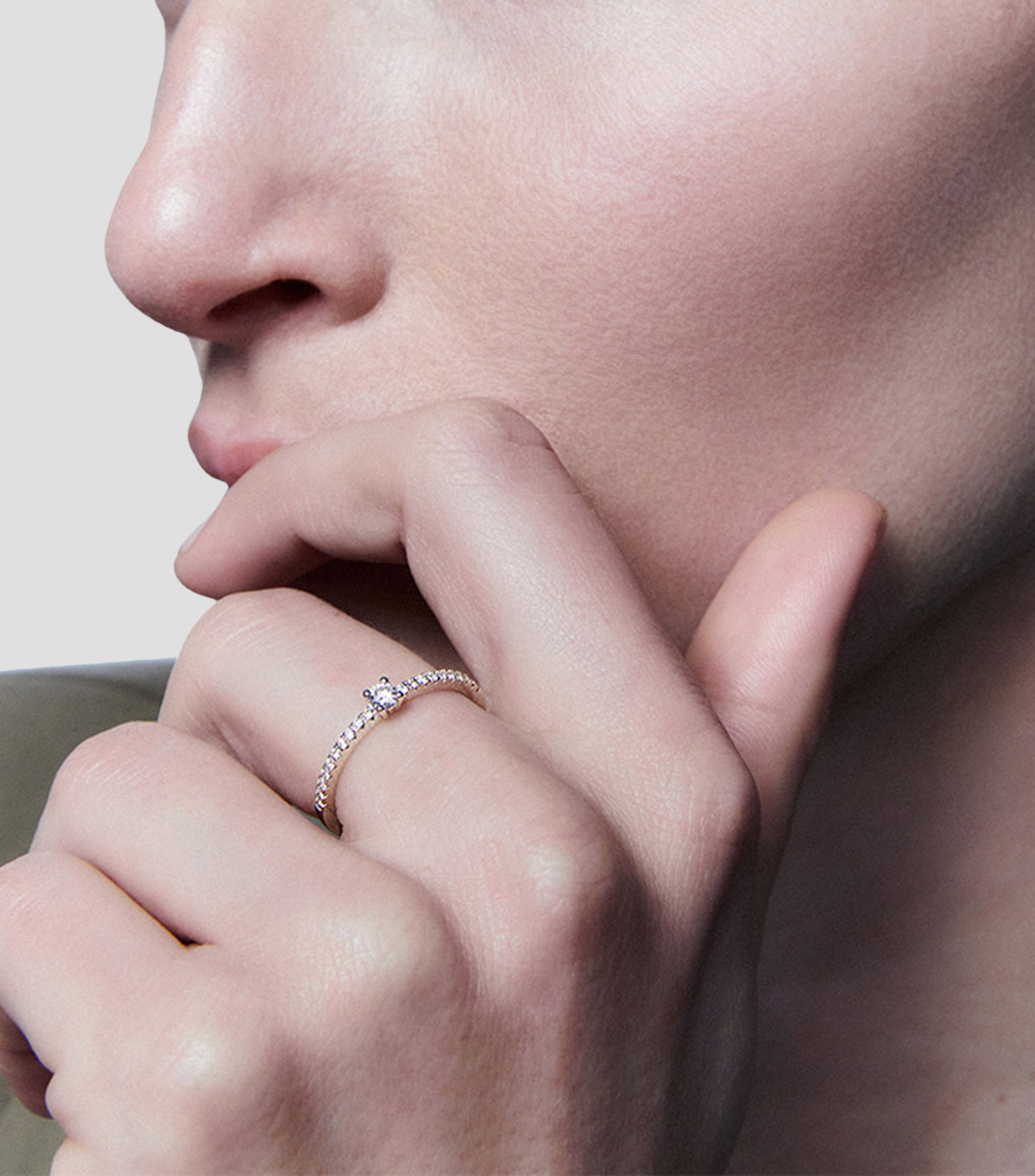 Anillo en oro blanco 18 Kilates con diamante Mujer