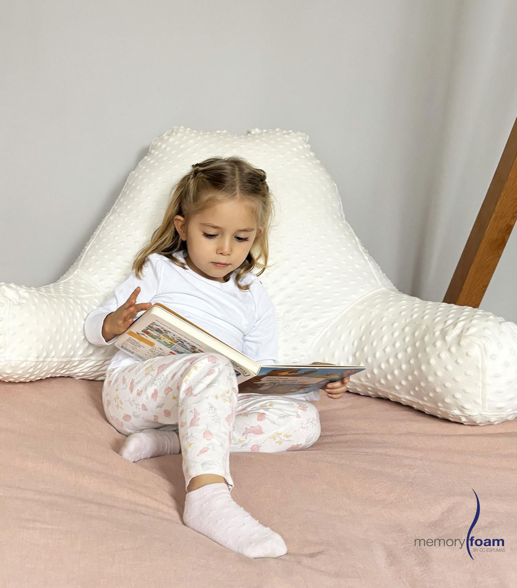 Almohada de lectura beige, Niños