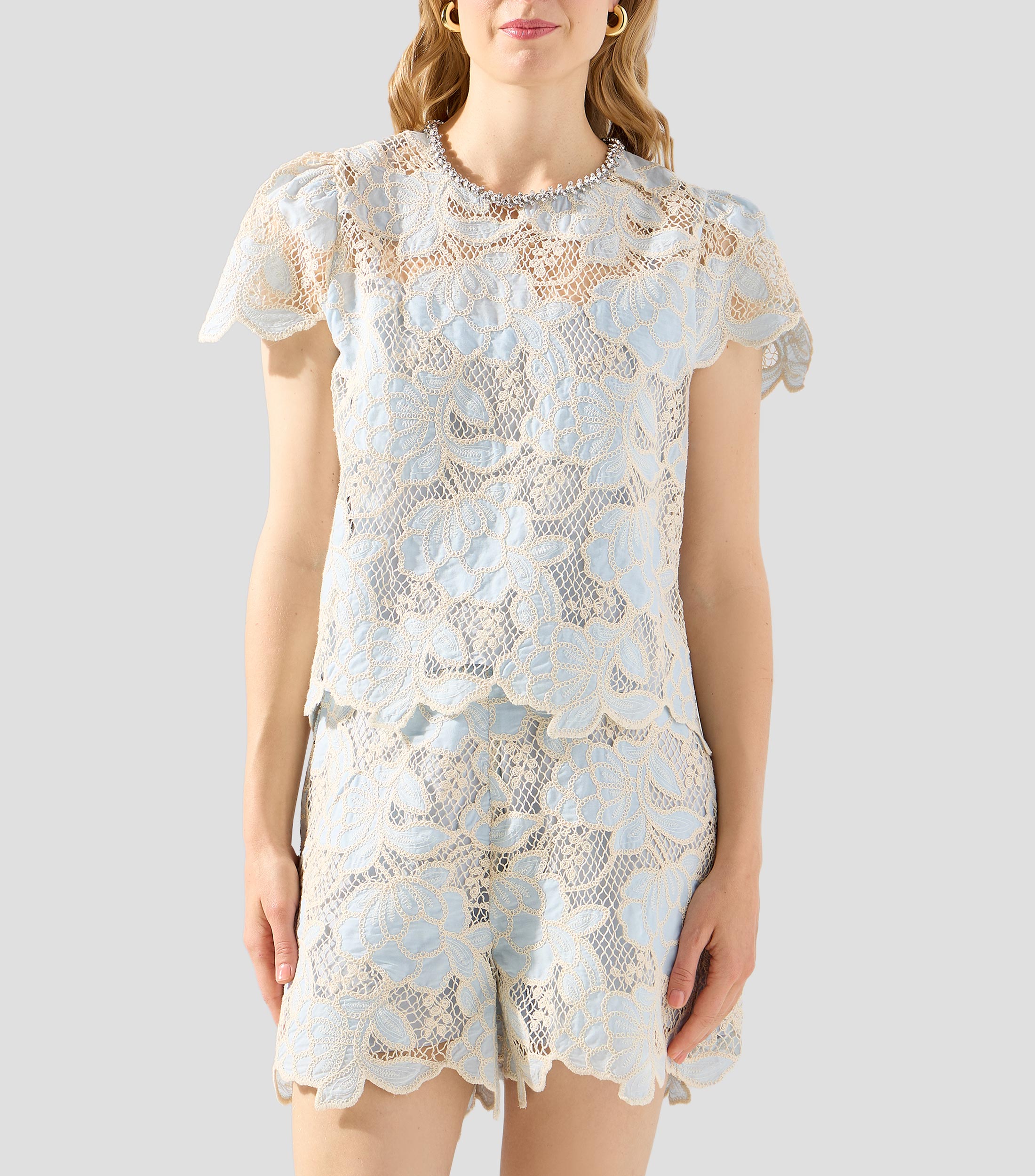 Blusa con microdiseños manga corta Mujer