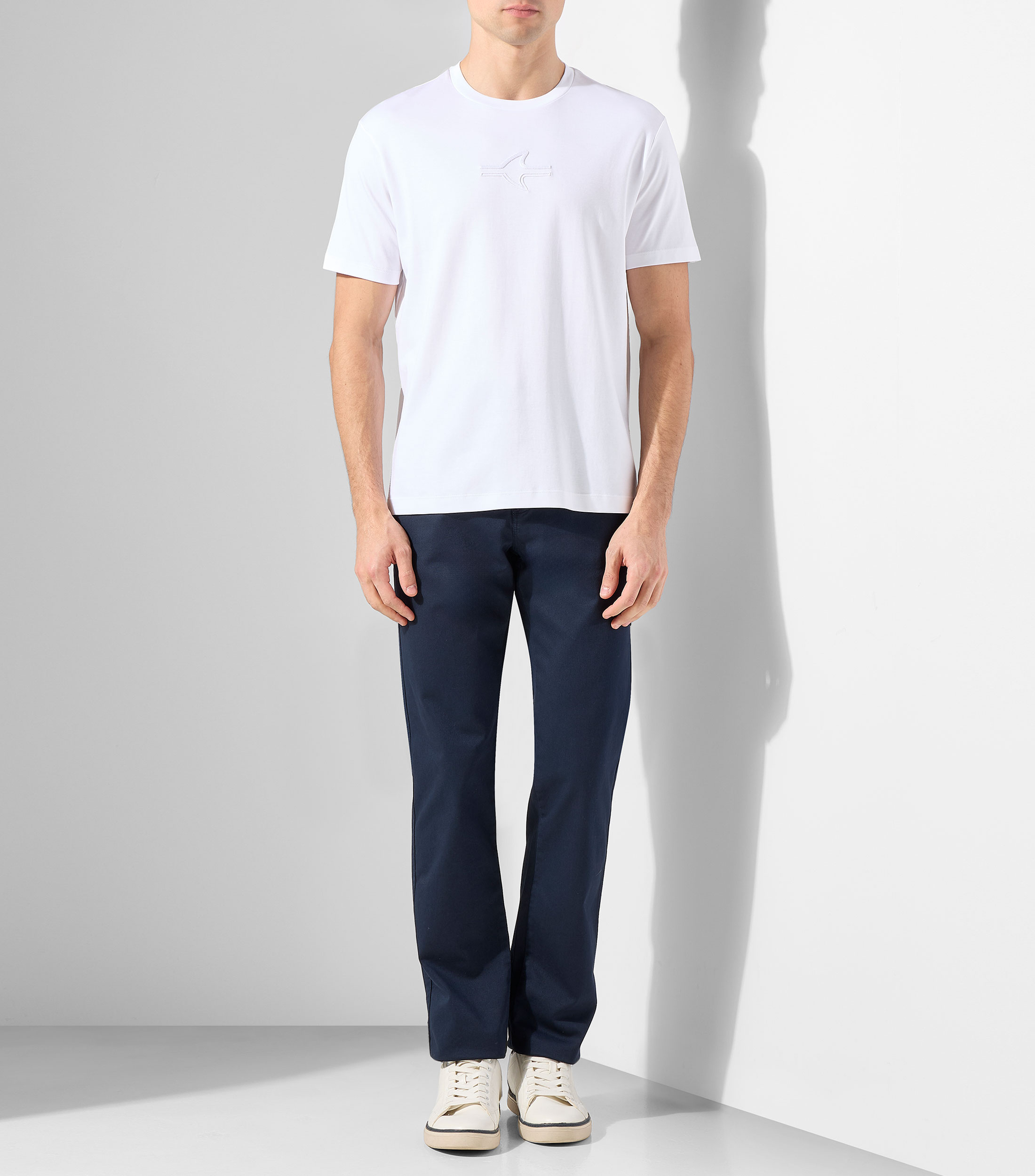 Playera de cuello redondo con manga corta bordada Hombre