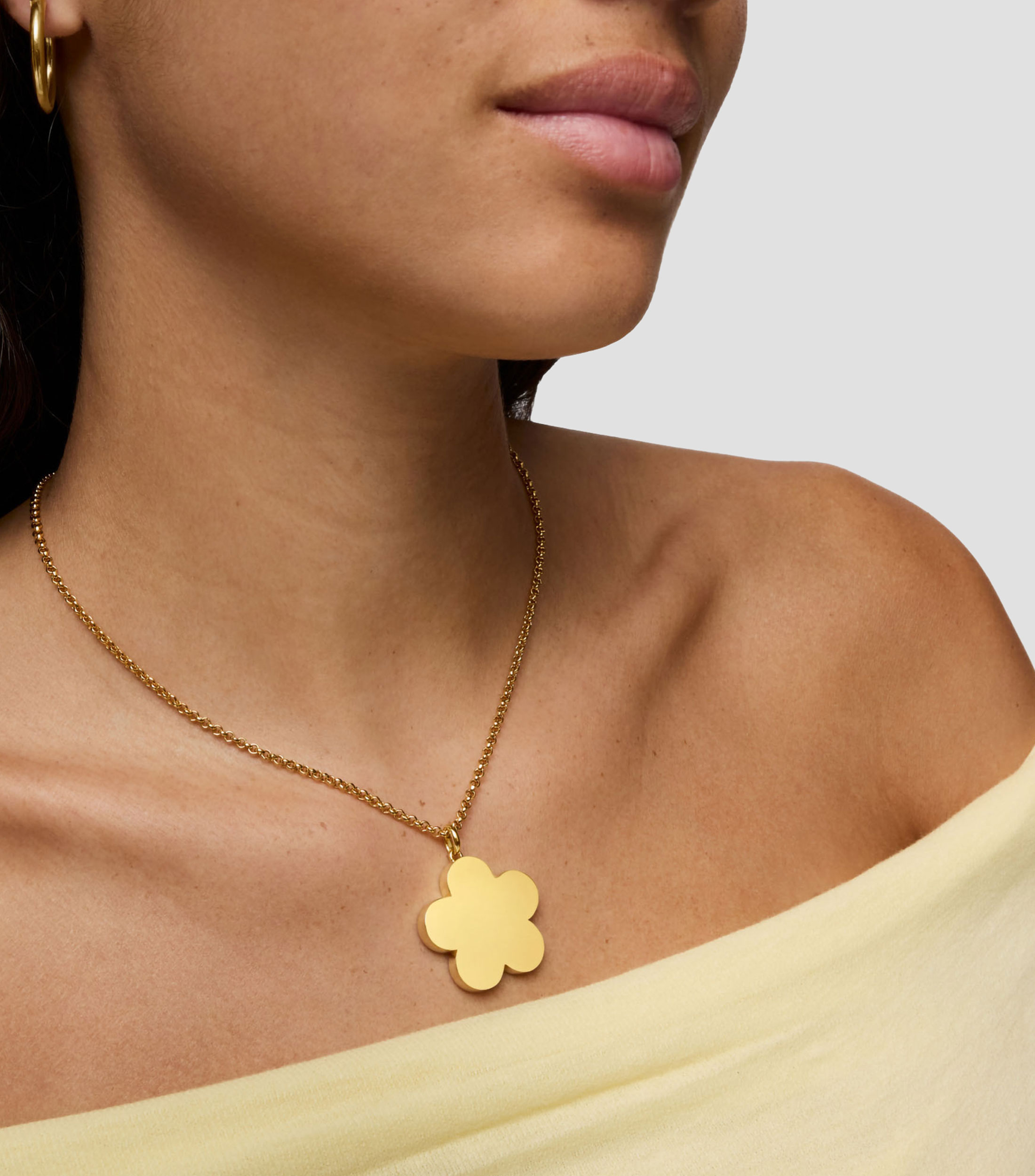 DIJE FLOR BANO ORO