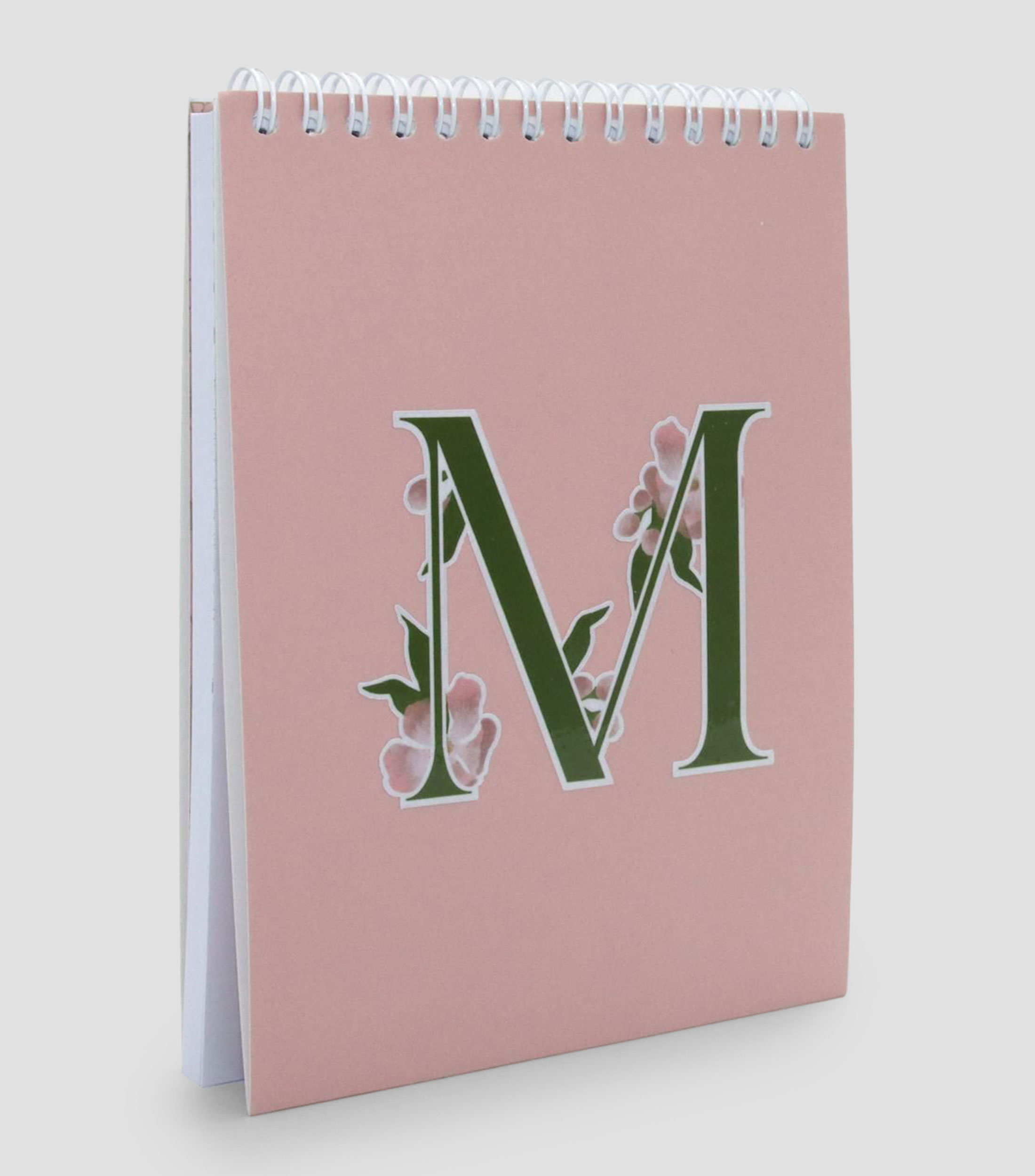Libreta mediana inicial "M", hojas raya