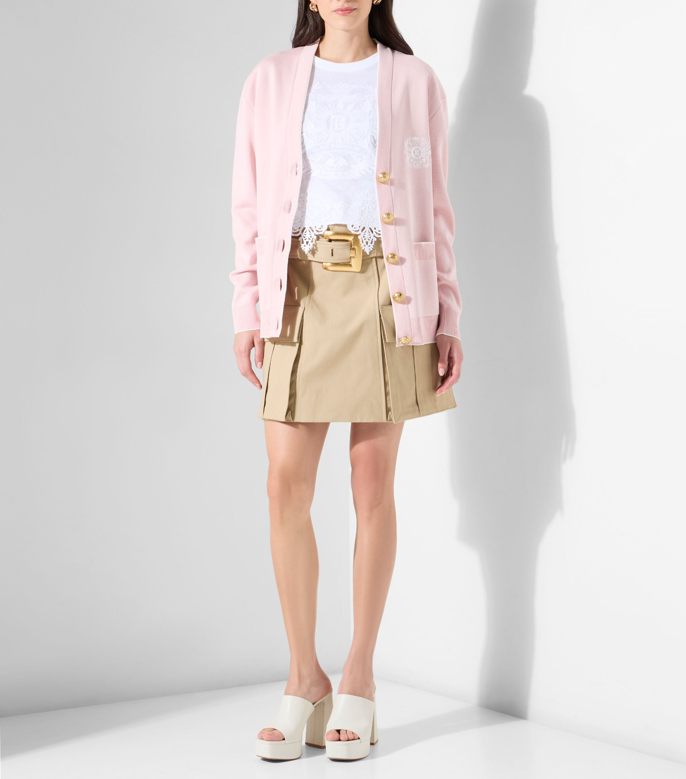 Blusa bordada con manga corta Mujer