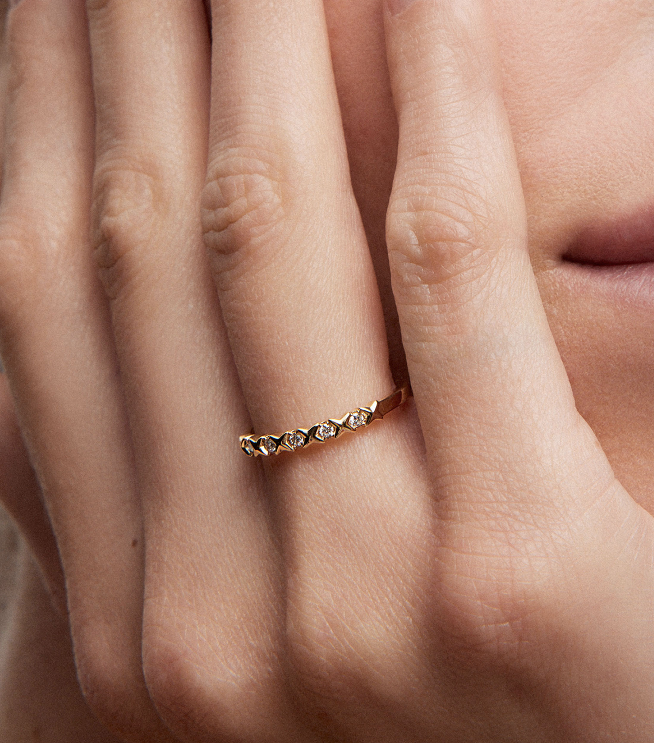Anillo en Oro amarillo de 18 Kilates con diamantes Mujer