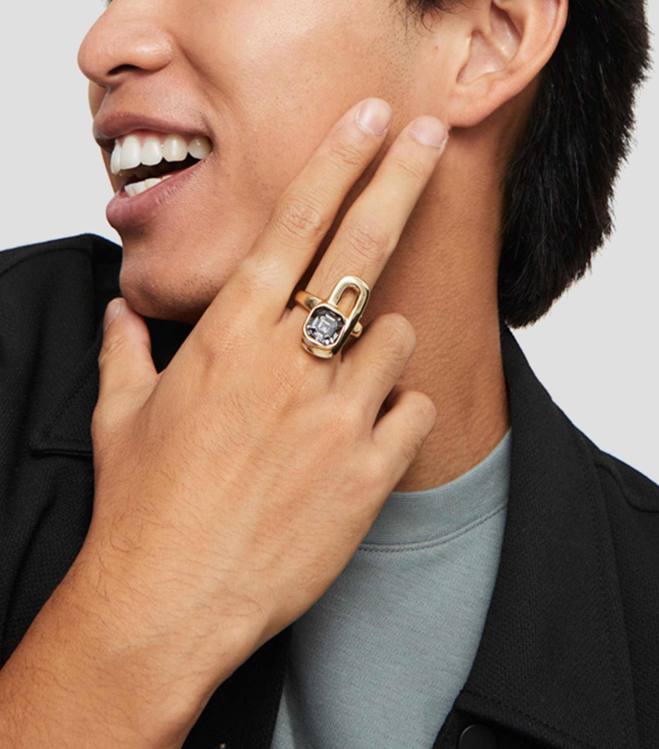 Anillo con pedrería Mujer