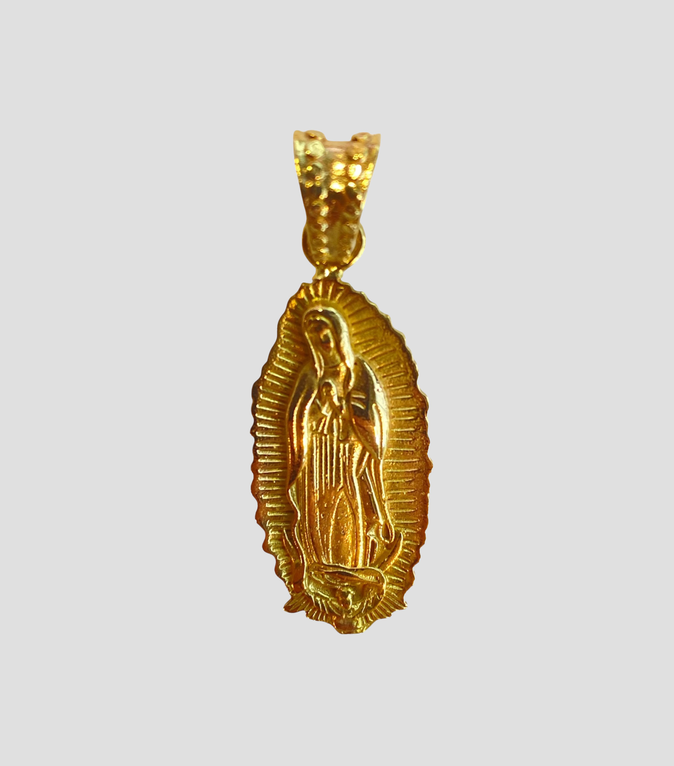 Dije Virgen de Guadalupe en oro amarillo 14 kilates Hombre