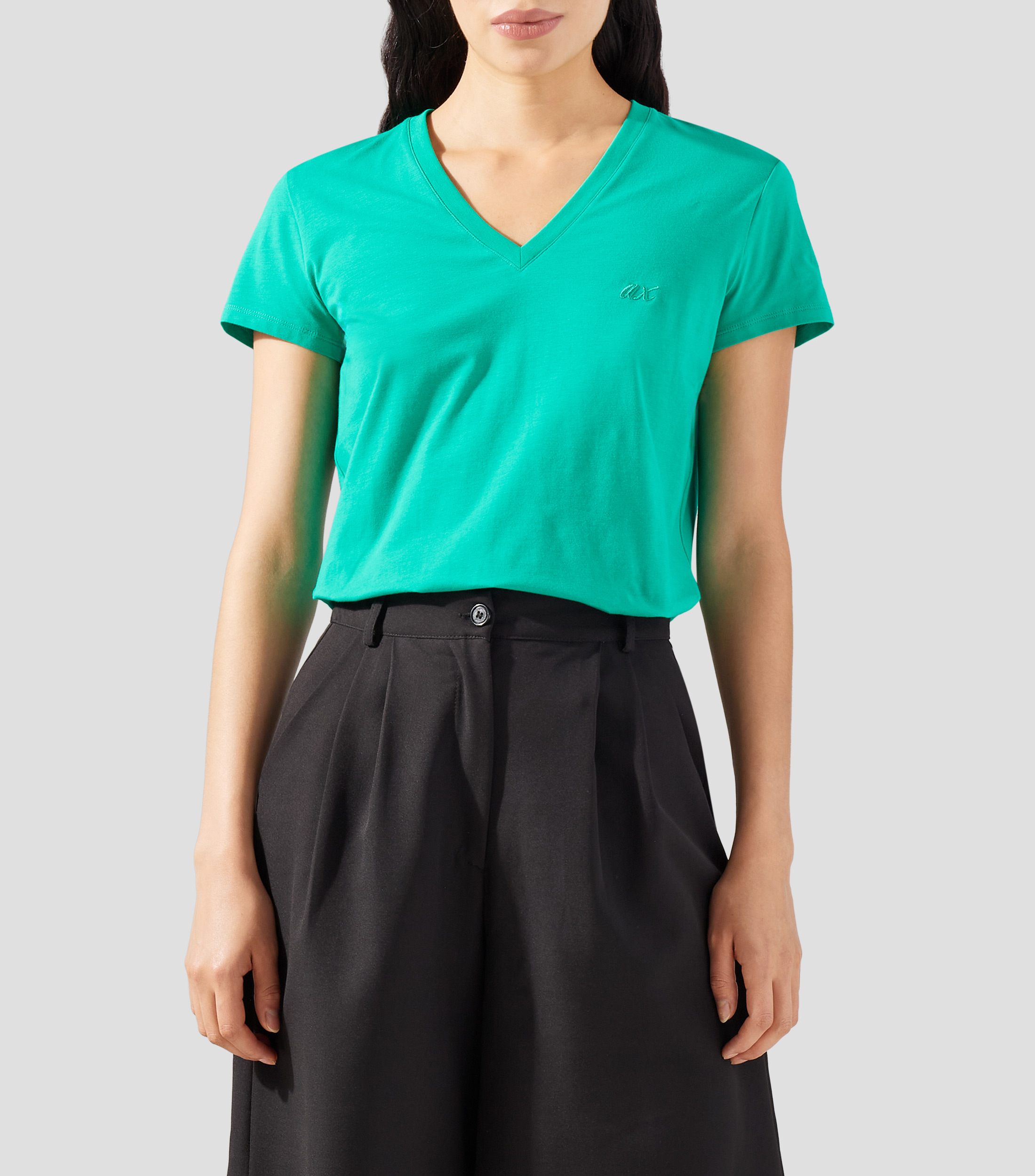 Playera cuello V manga corta lisa Mujer