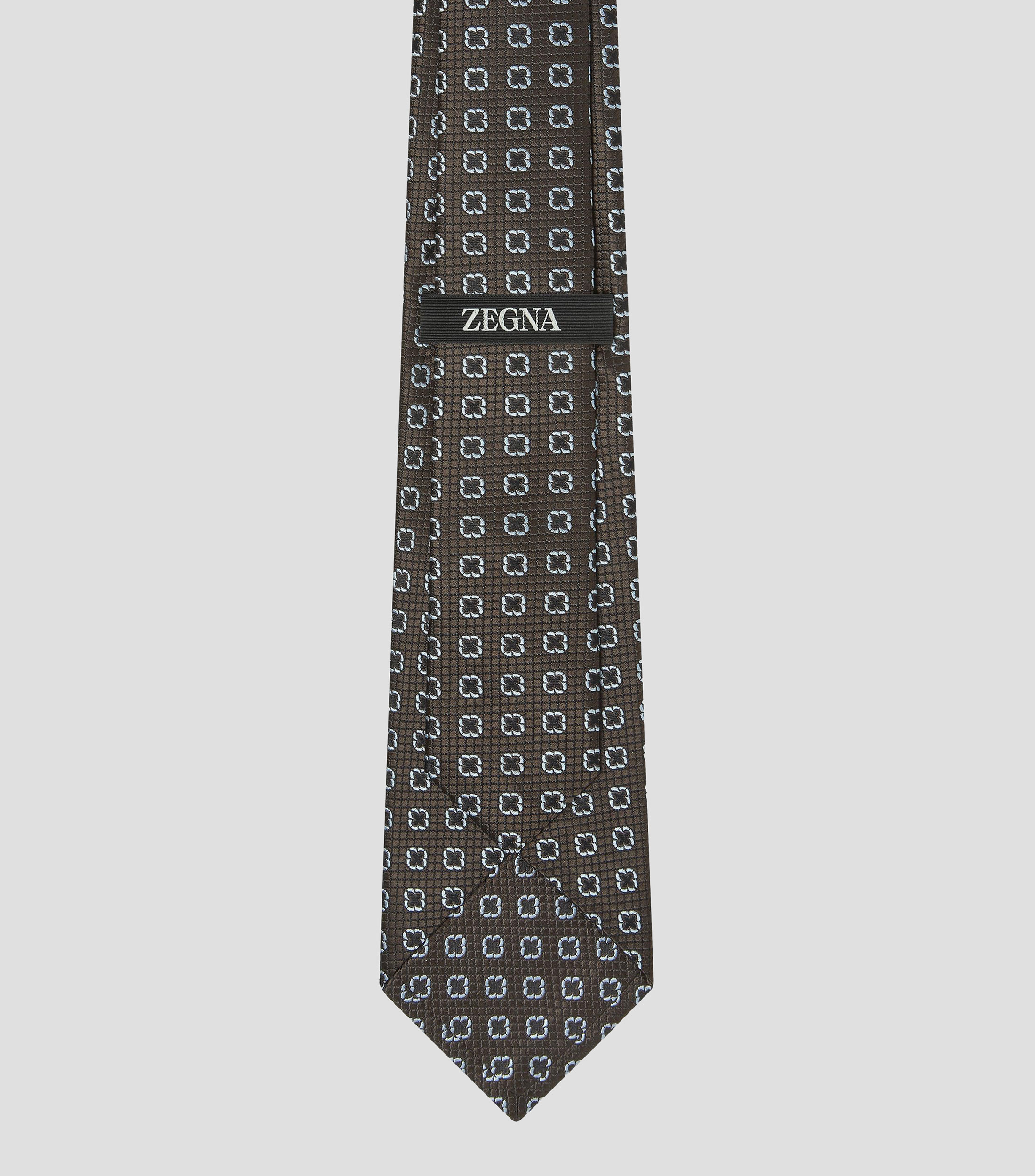 Corbata ancha en seda con flores en jacquard