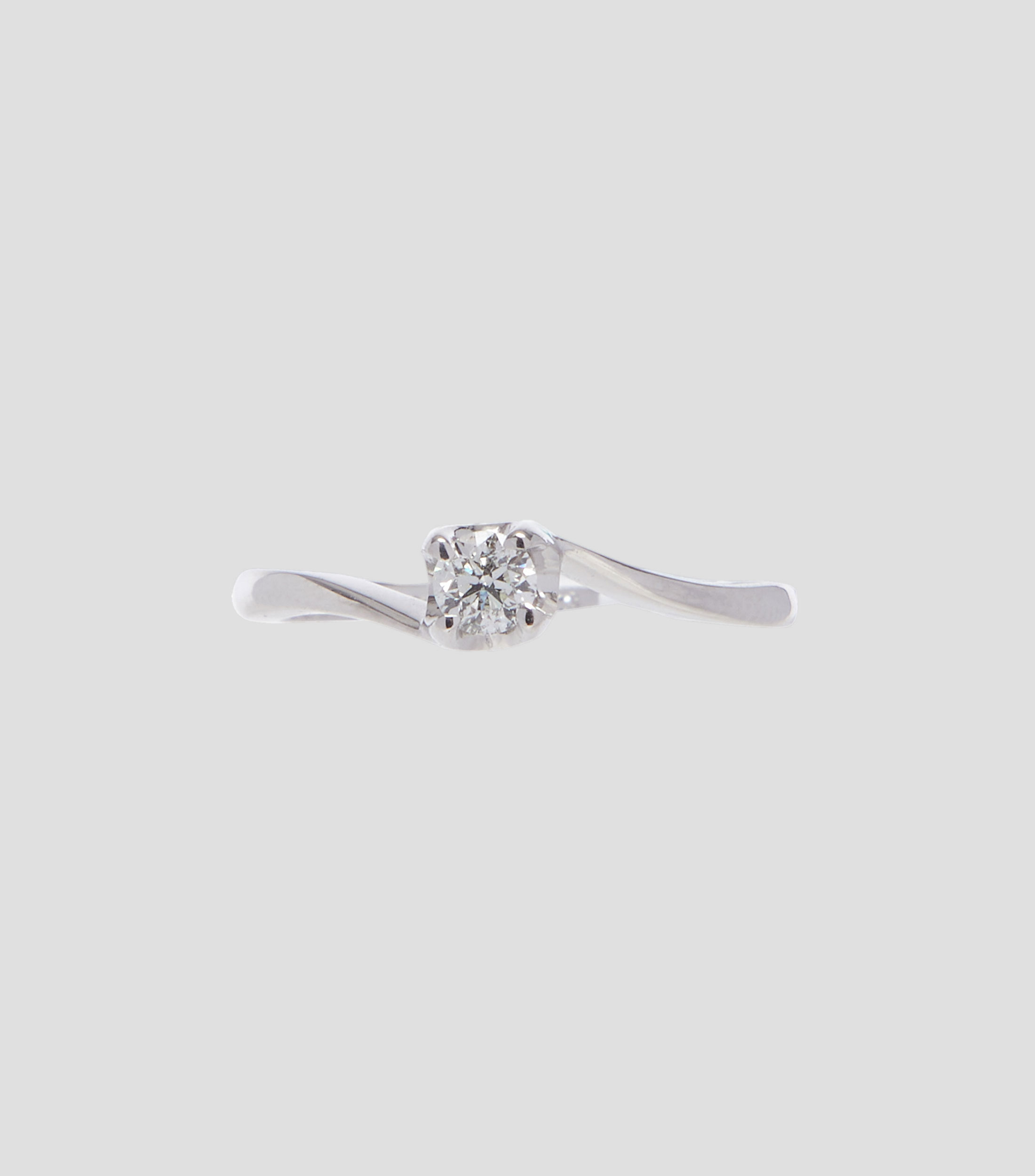 Anillo solitario en oro blanco de 14 Kts Mujer