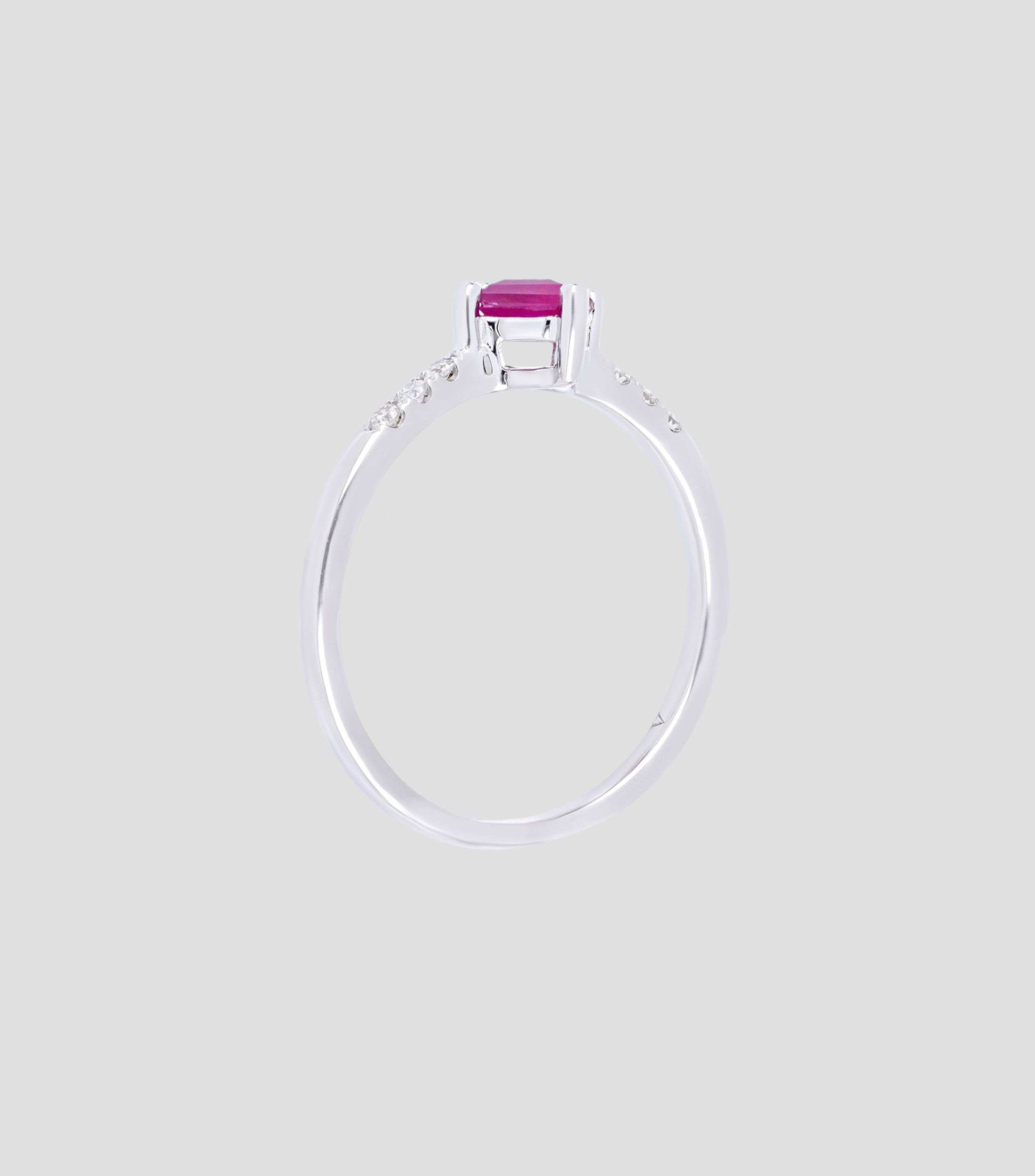 Anillo en oro blanco 14 Kilates con rubí y diamantes Mujer
