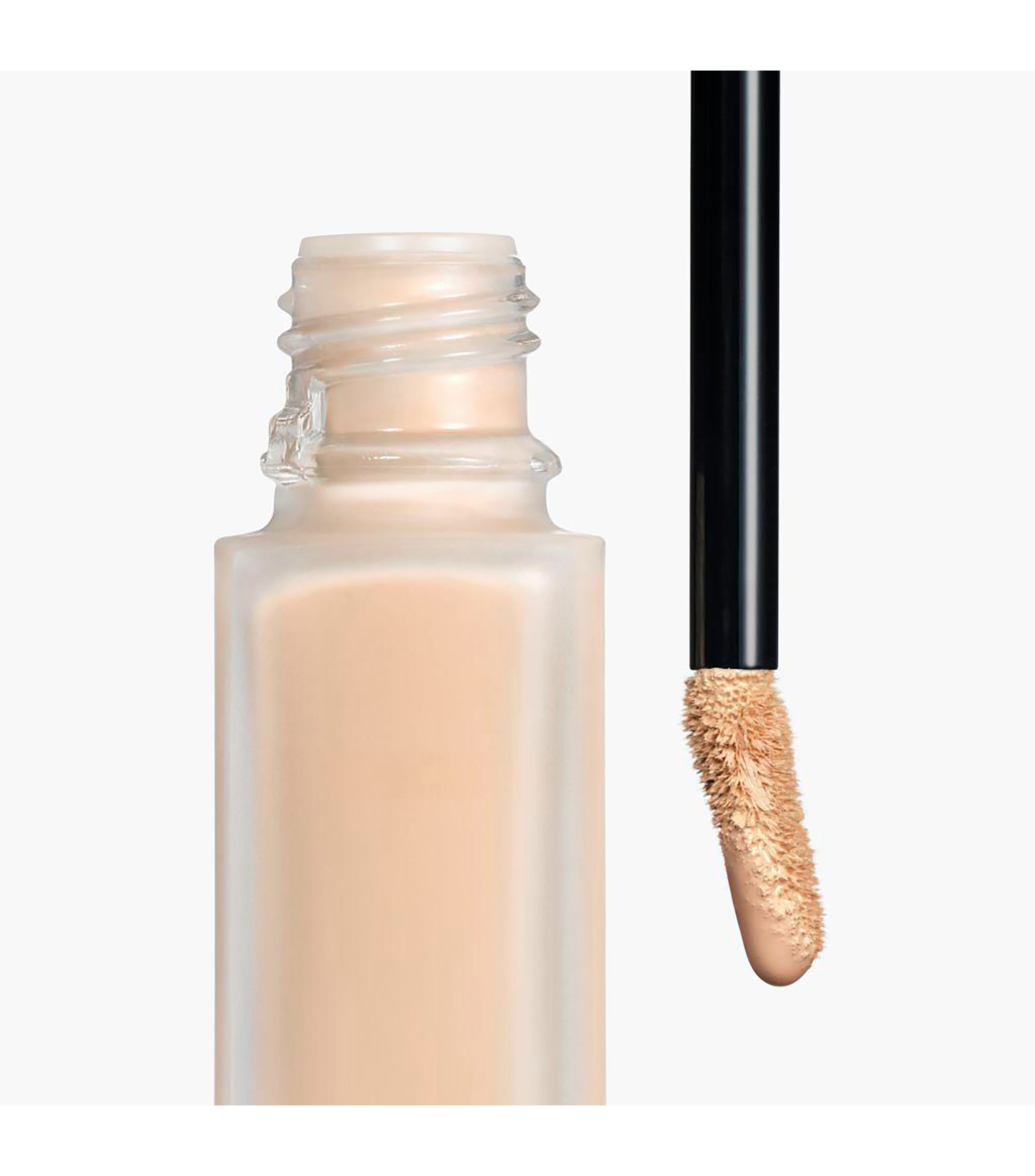 CORRECTOR DE LARGA DURACIÓN – ULTRACONFORT – ACABADO IMPECABLE, 8.3 GR