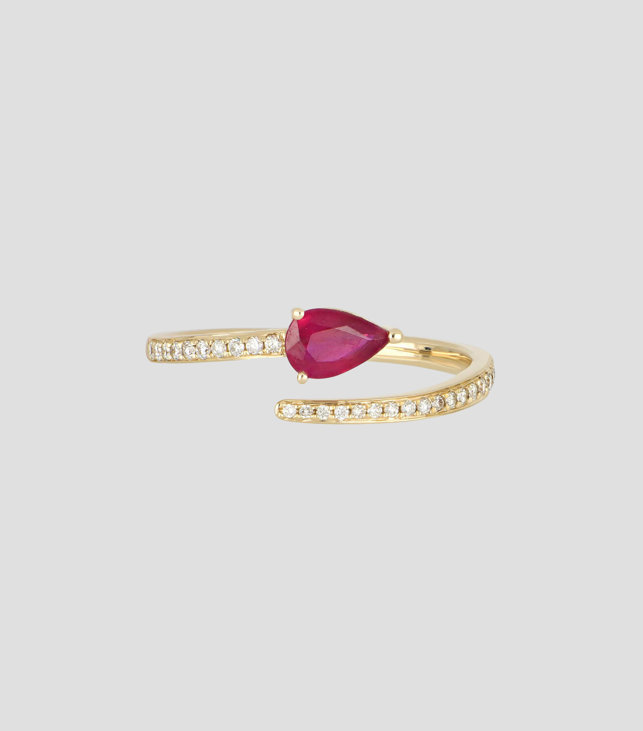 Anillo abierto en Oro amarillo de 14 kilates con rubí corte pera y diamantes naturales Mujer