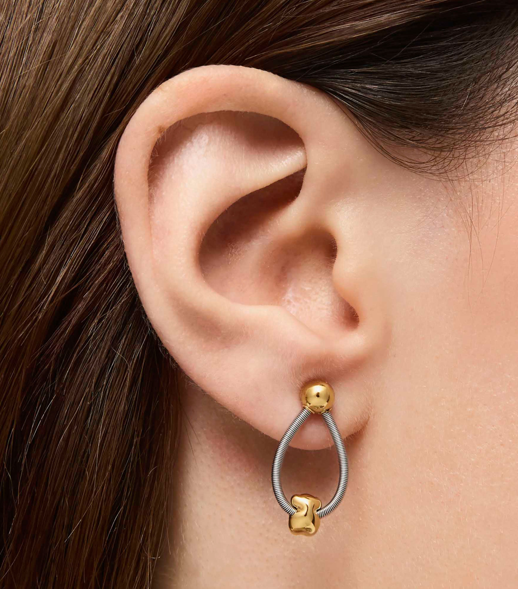 Aretes en Oro amarillo 18 kilates con un oso Mujer