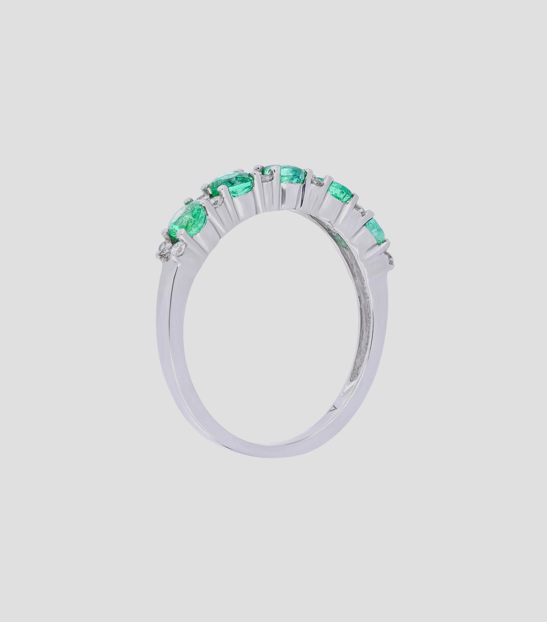 Anillo en oro blanco 14 Kilates con esmeraldas y diamantes Mujer