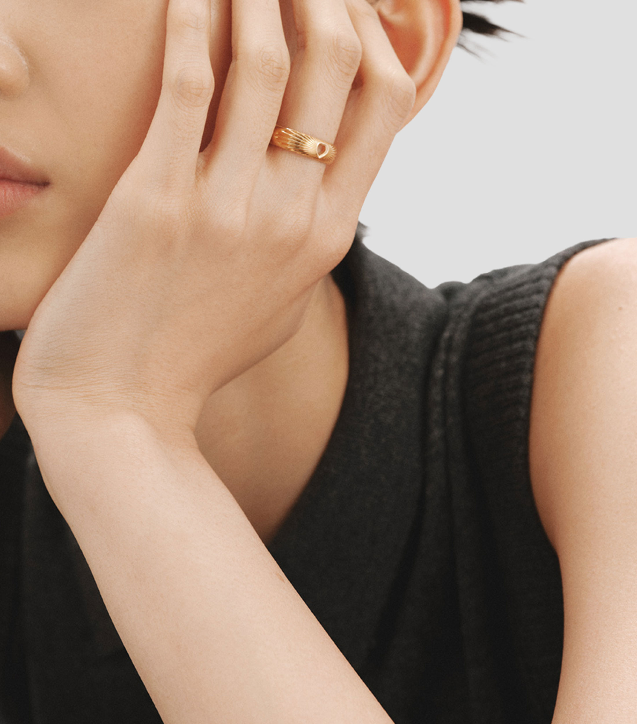 Anillo en Plata .925 con corazón y textura guilloché Mujer