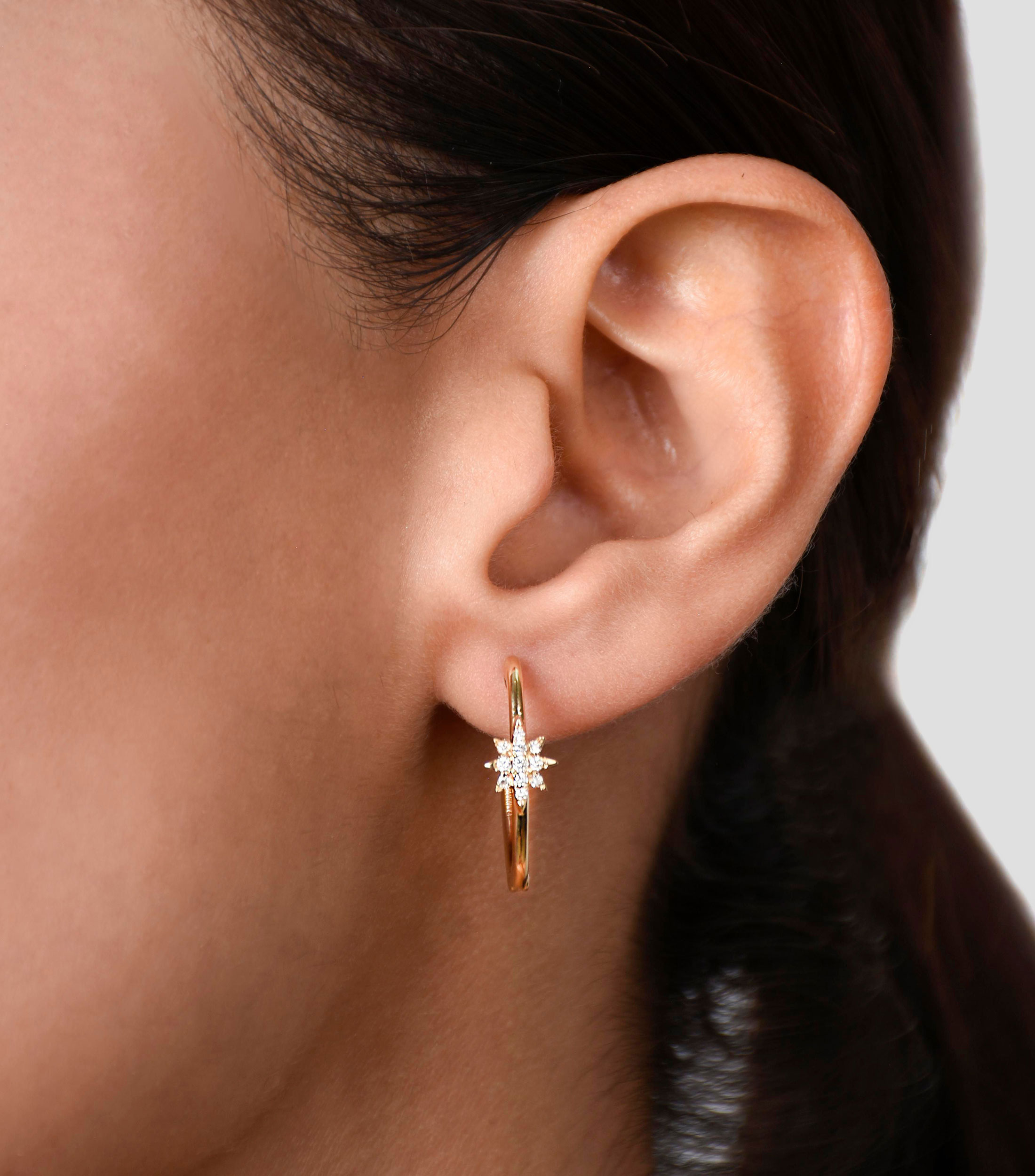 Aretes en oro amarillo 18 kilates con diamantes Mujer