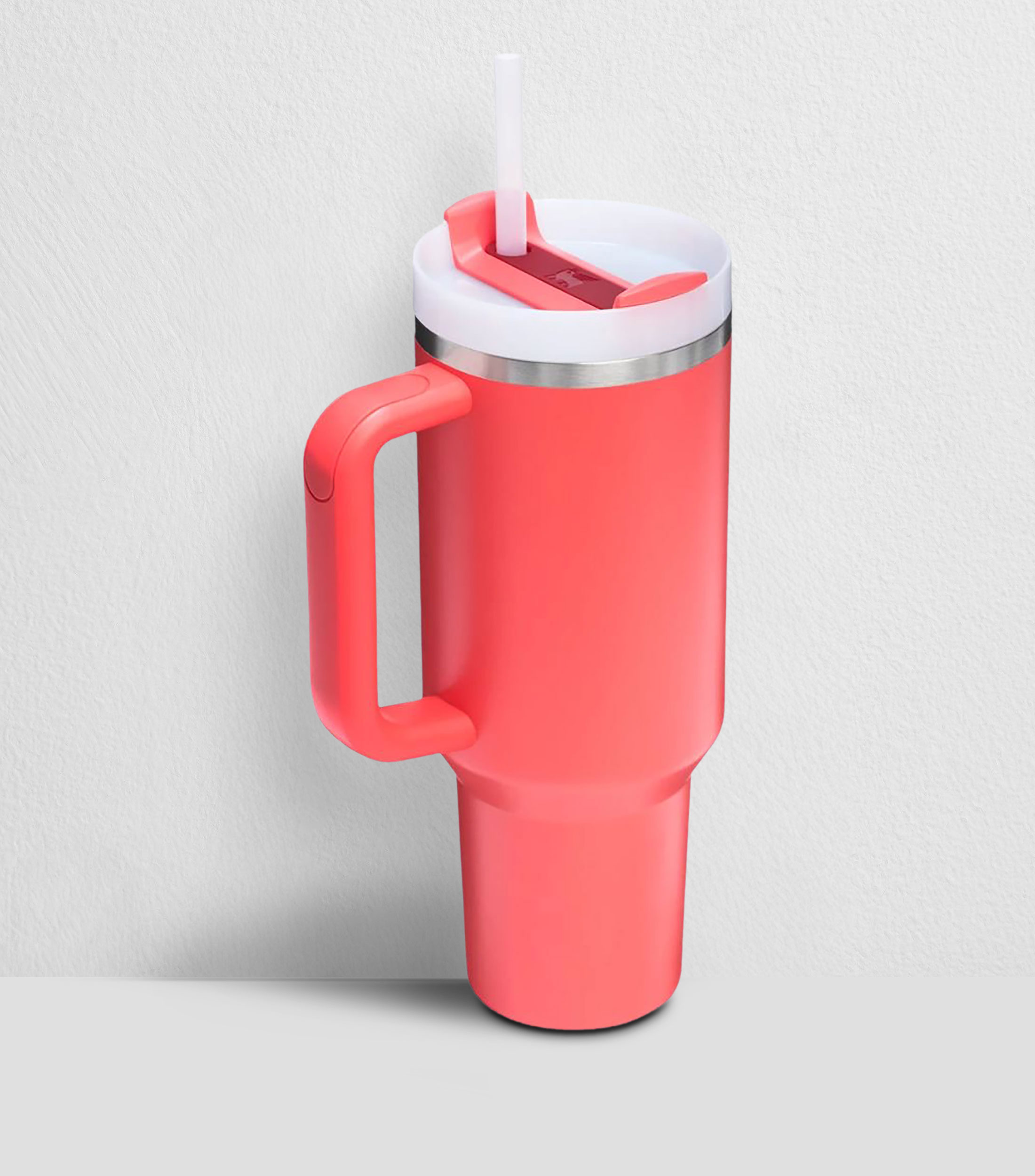 Termo Stanley Quencher Hot Coral en acero inoxidable con popote, 1.18 L