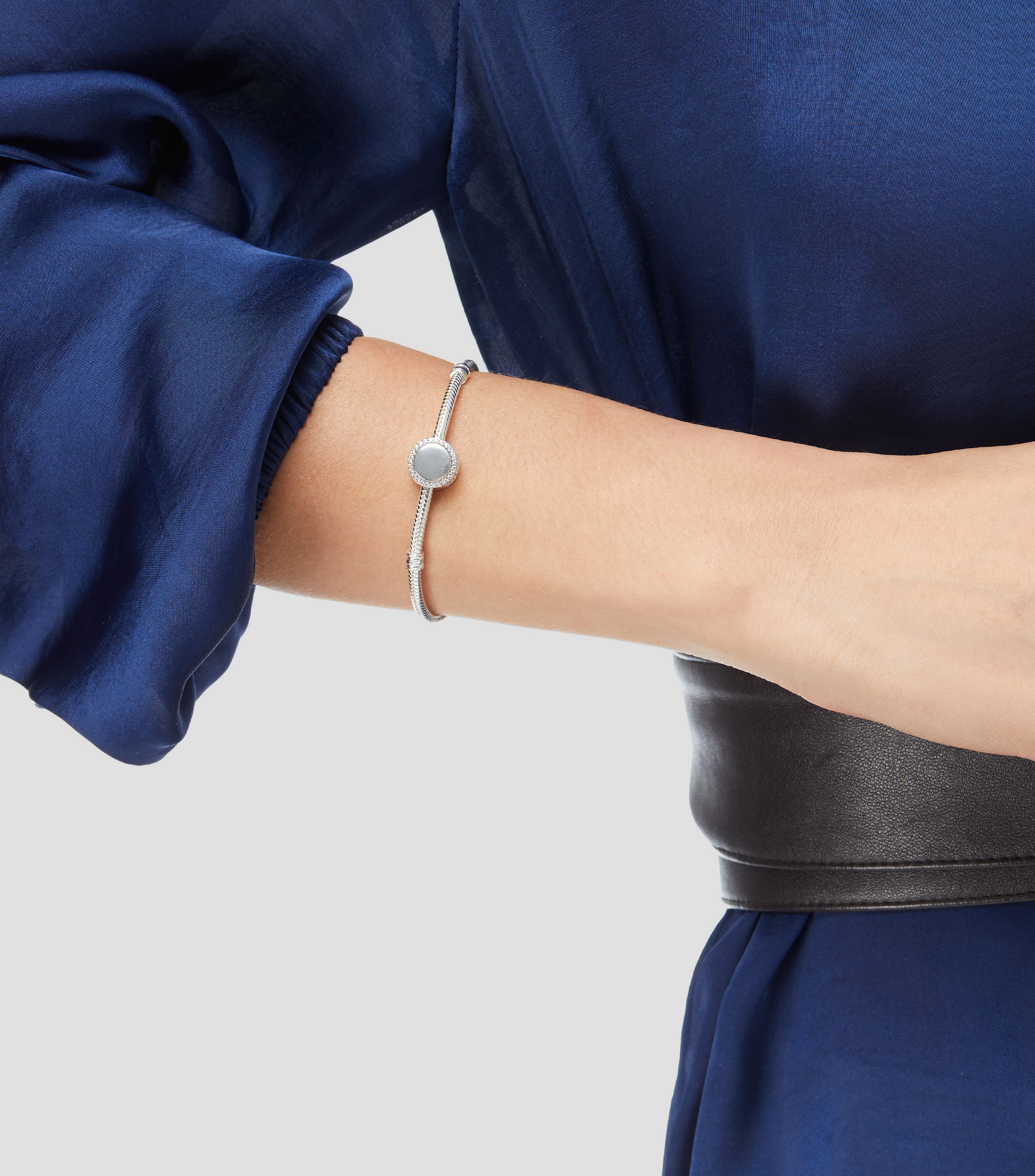 Charm redondo en plata .925 Pandora Timeless con zirconia cúbica Mujer