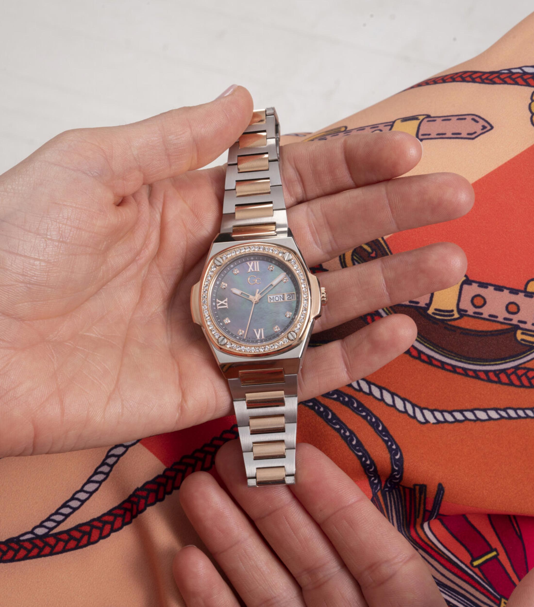 Reloj para Mujer Coussin Shape casual plateado, tono oro rosa