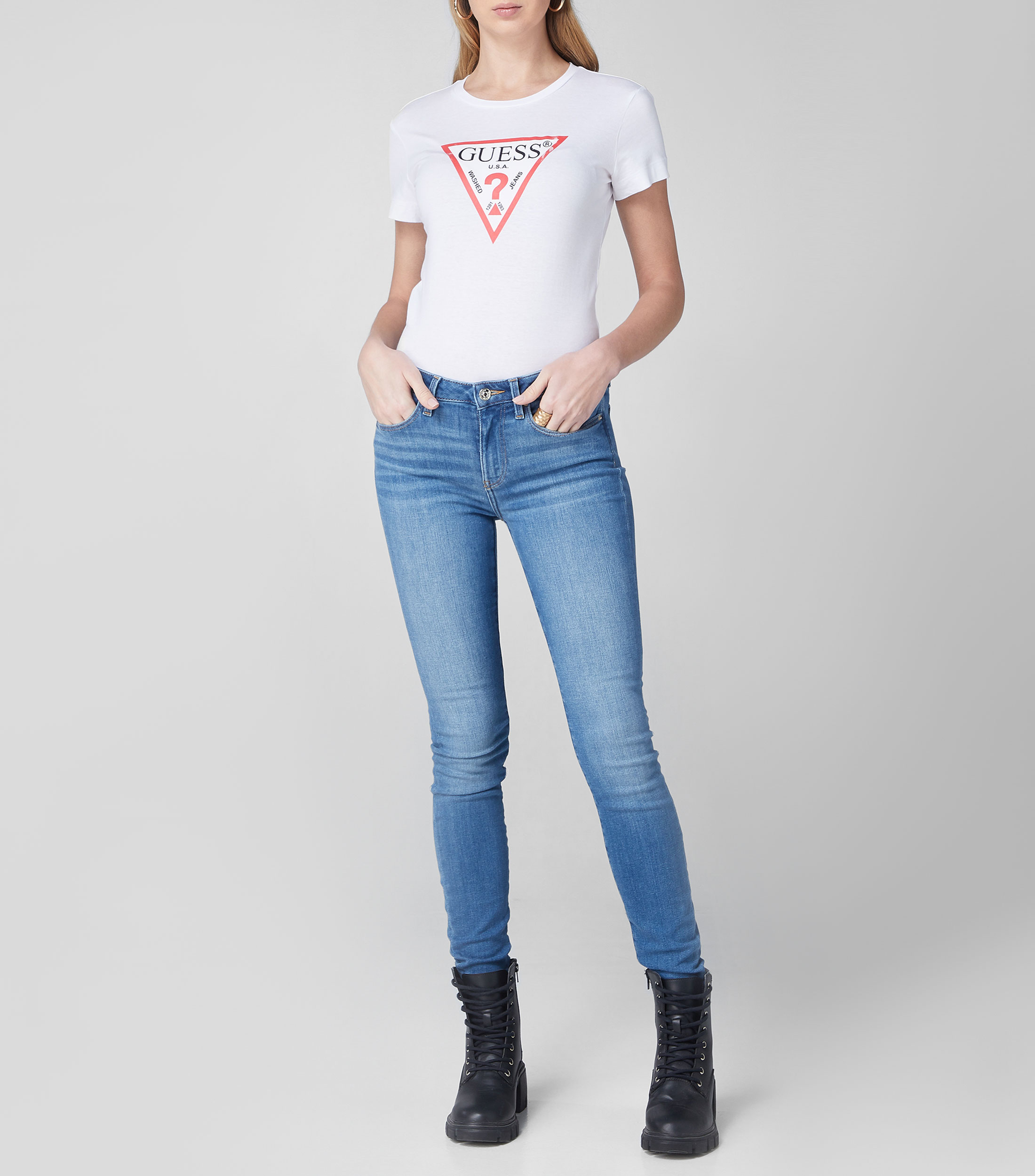 Playera de cuello redondo y manga corta con logotipo estampado Mujer