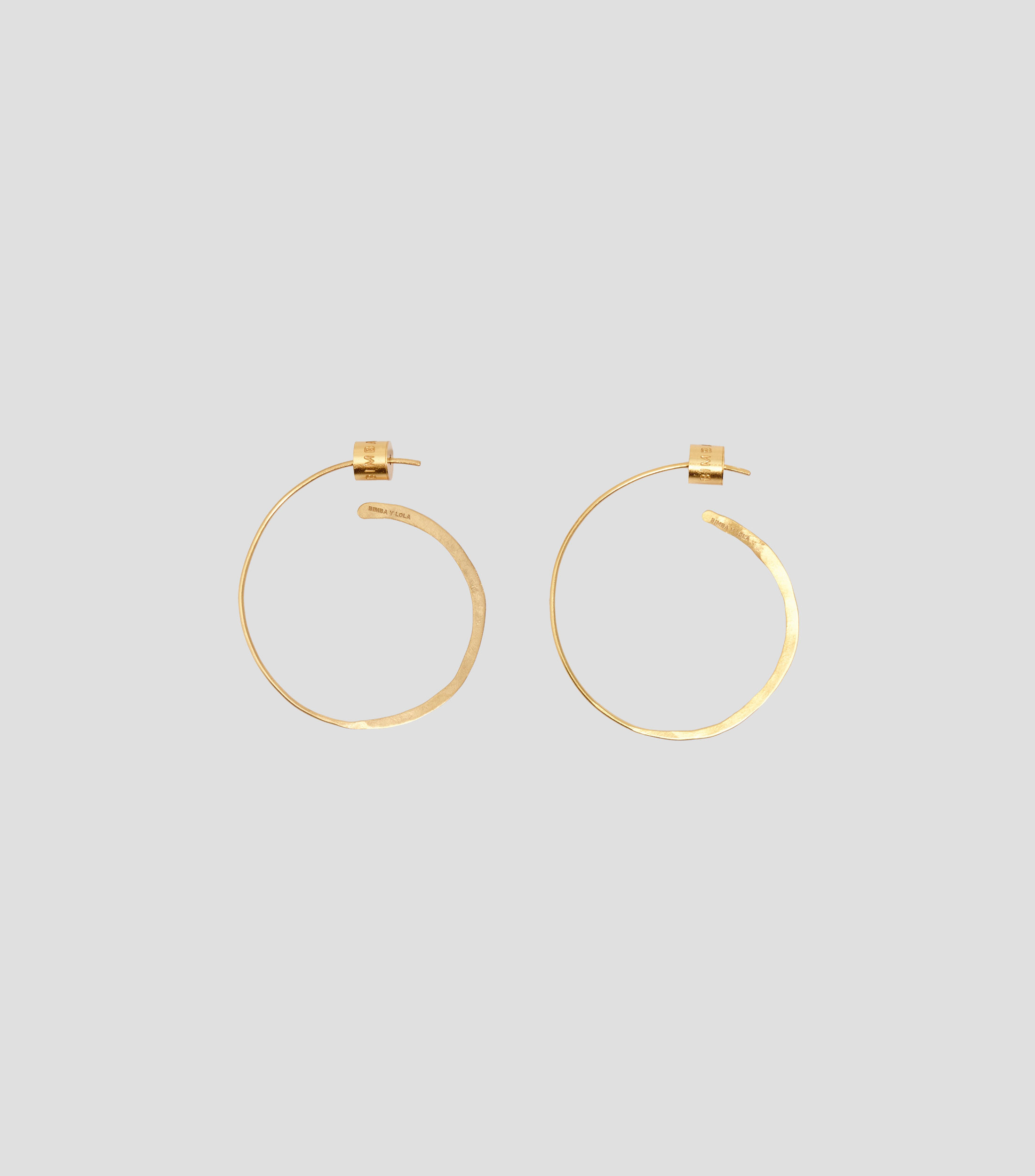 Aretes aro pequeño textura dorado envejecido Mujer