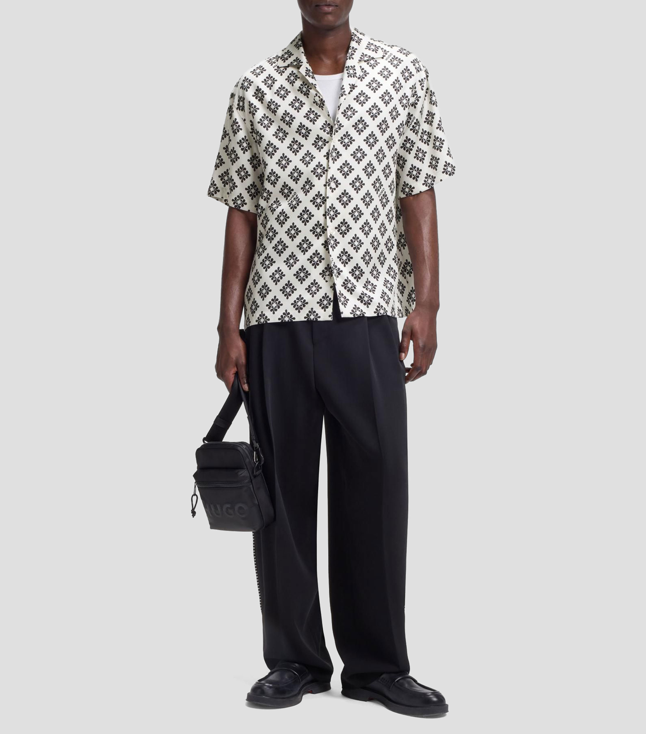 Camisa oversized con estampado con carácter Hombre