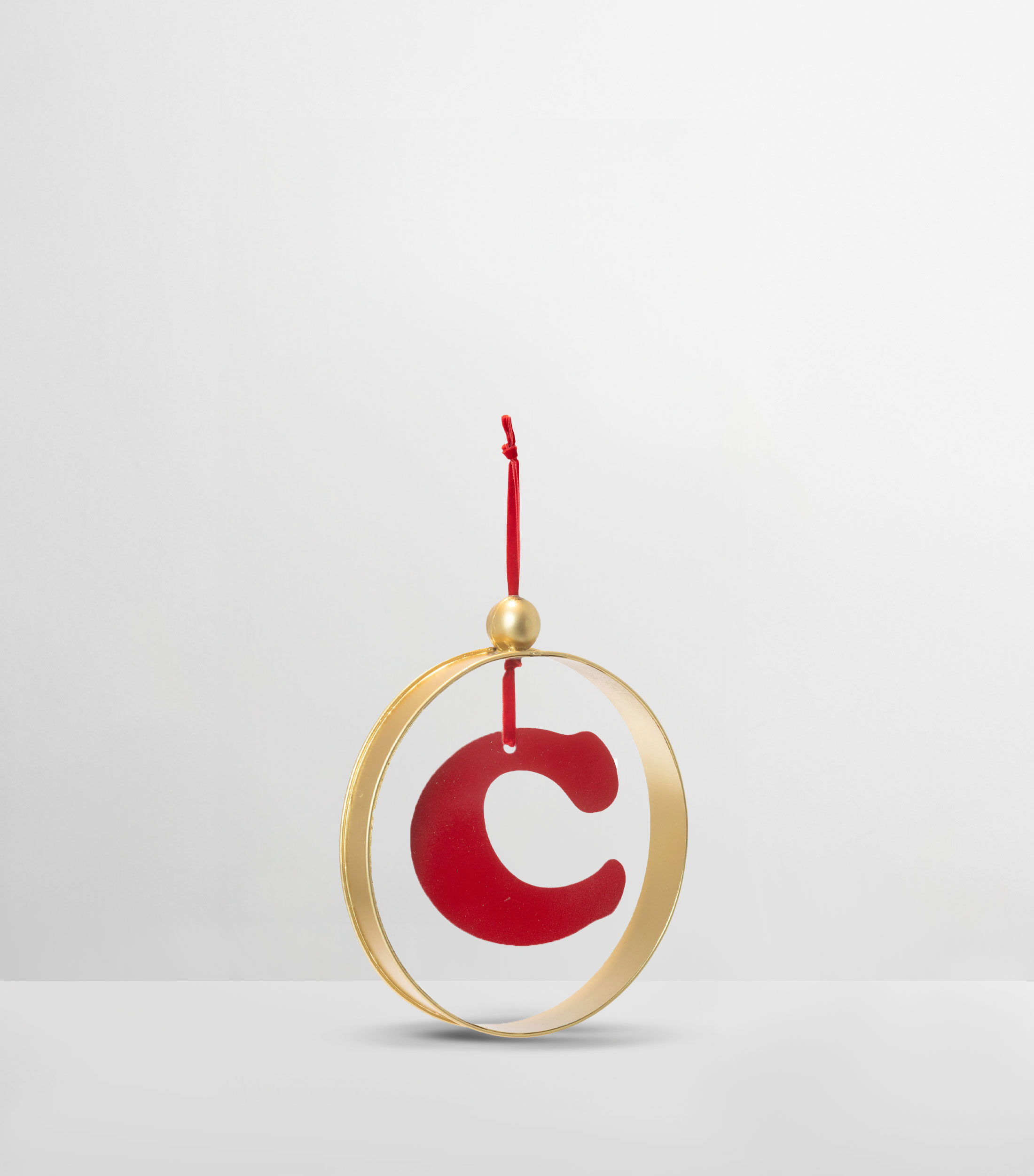 Ornamento Navideño Aro Letra C en metal y madera