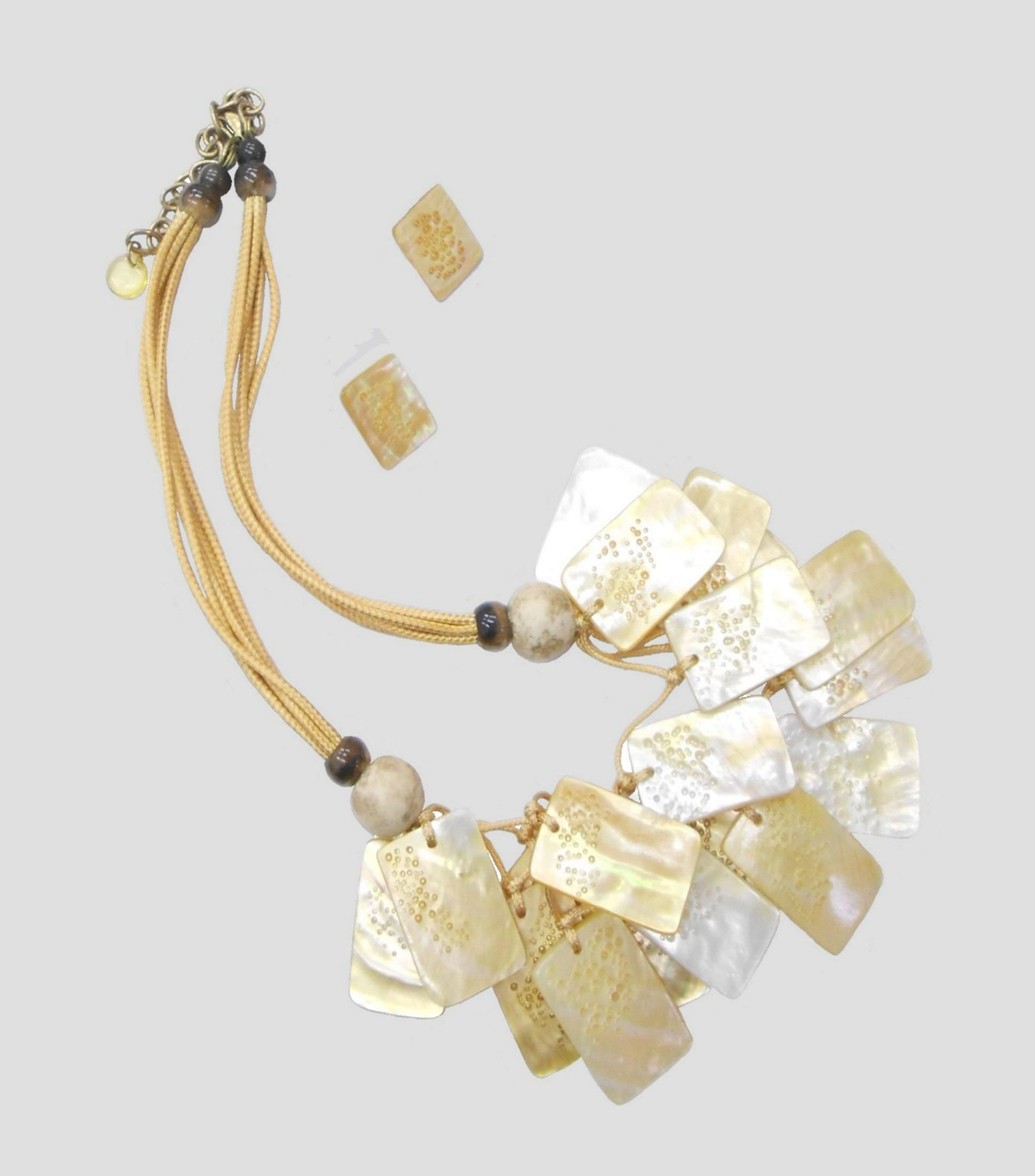 Set collar y aretes conchas Mujer