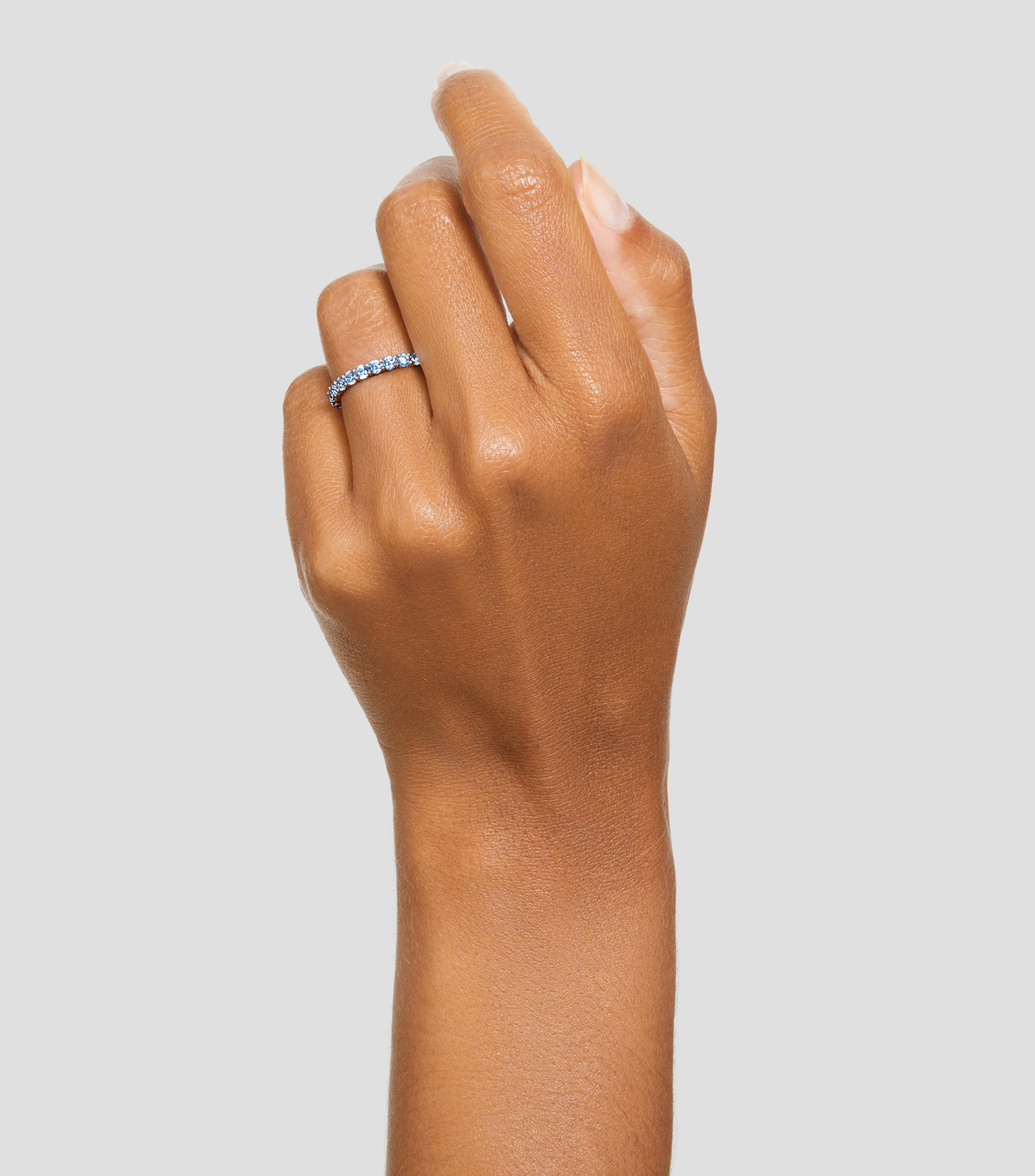 Anillo con incrustacion de zirconias Mujer