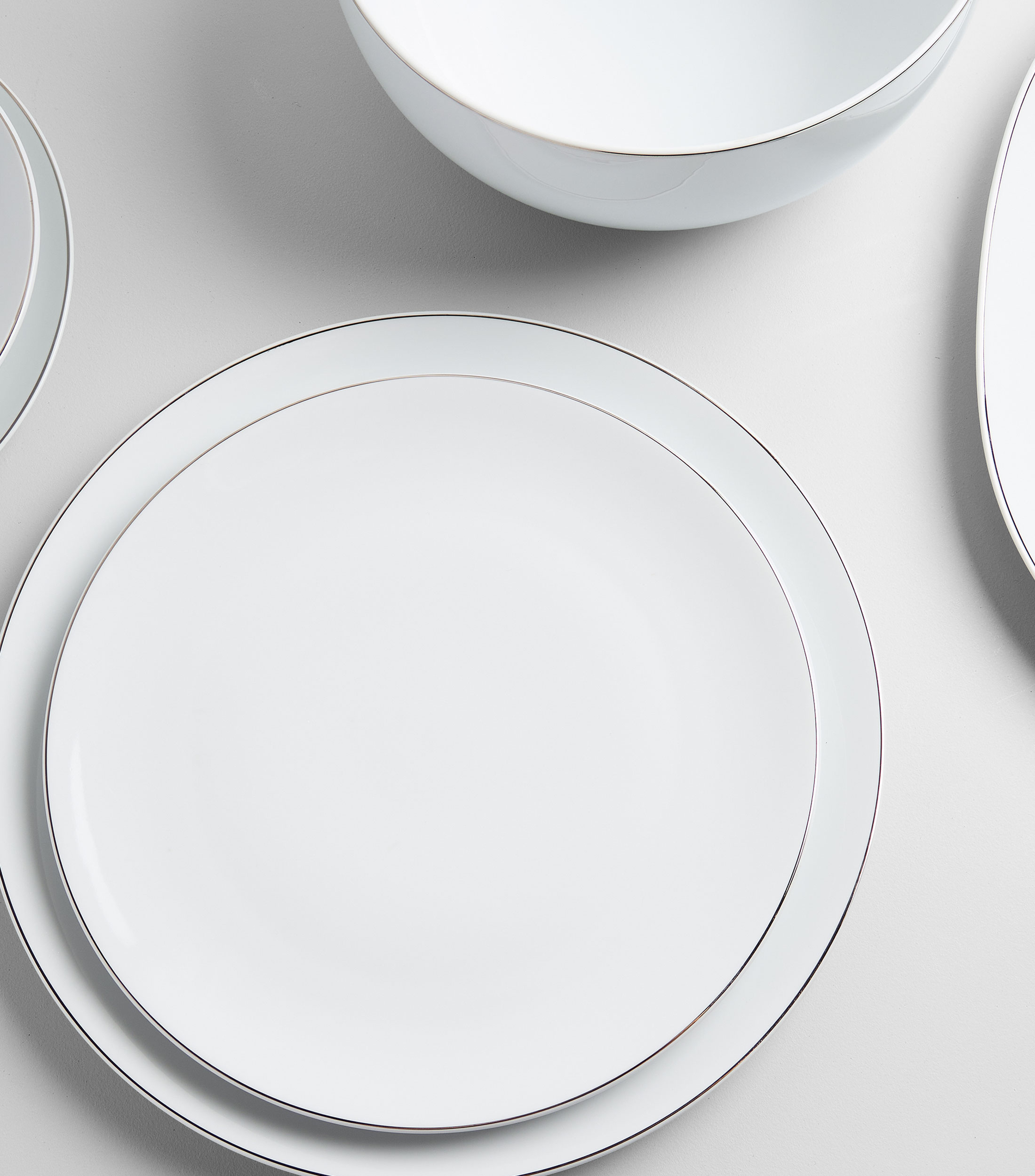 Plato base Bright en porcelana blanca