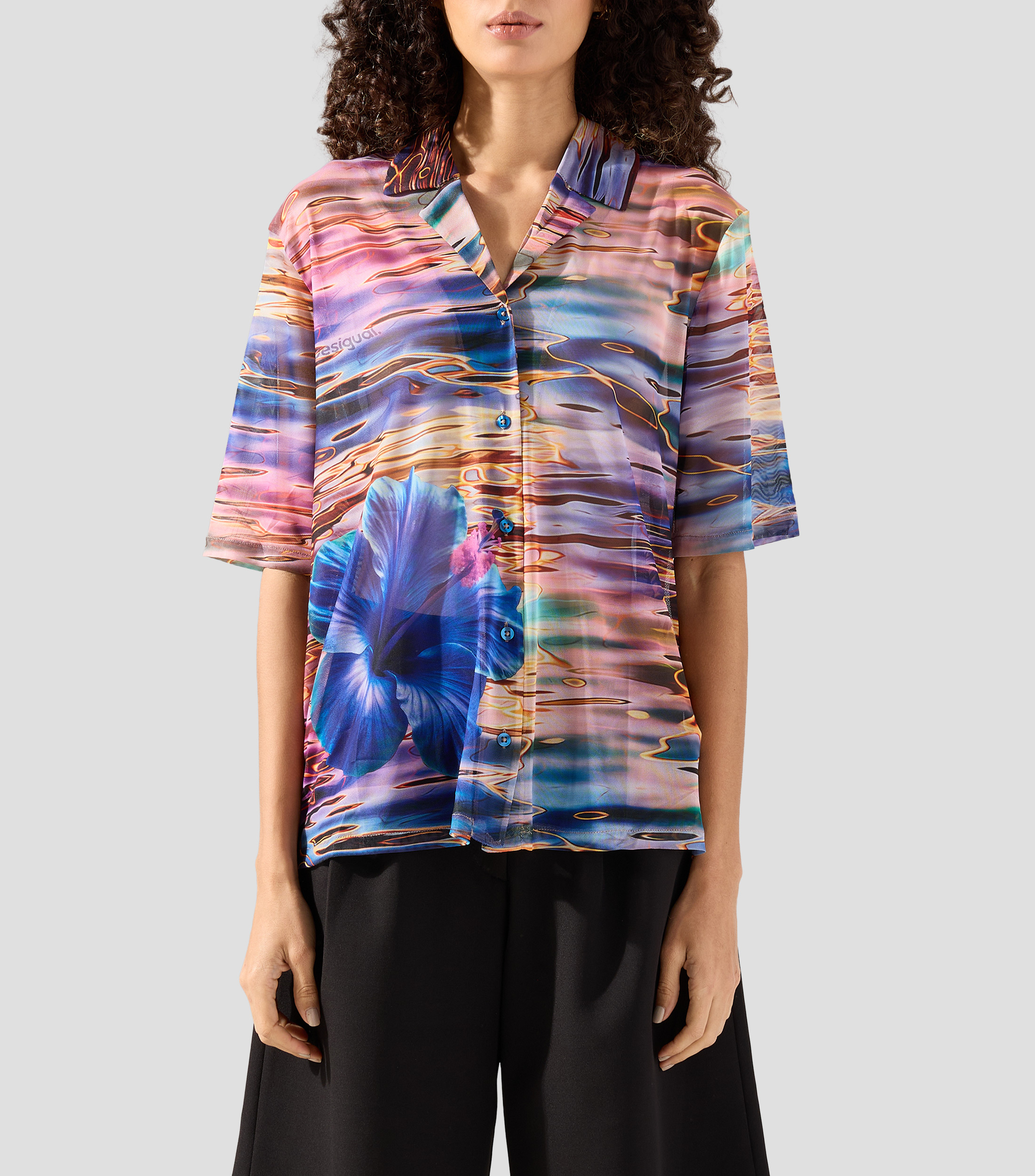 Camisa con estampado manga corta Mujer