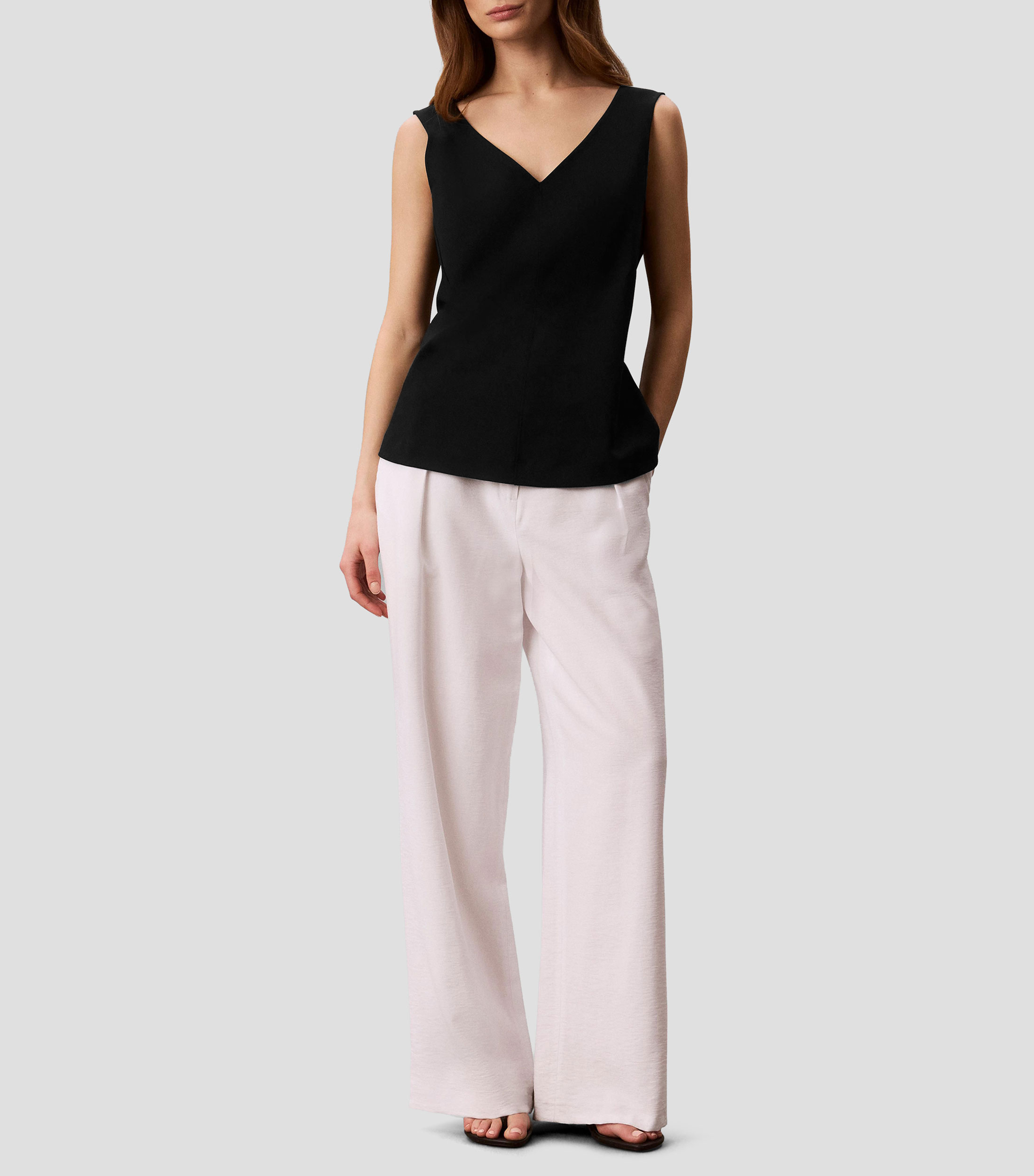 Blusa lisa sin mangas Mujer