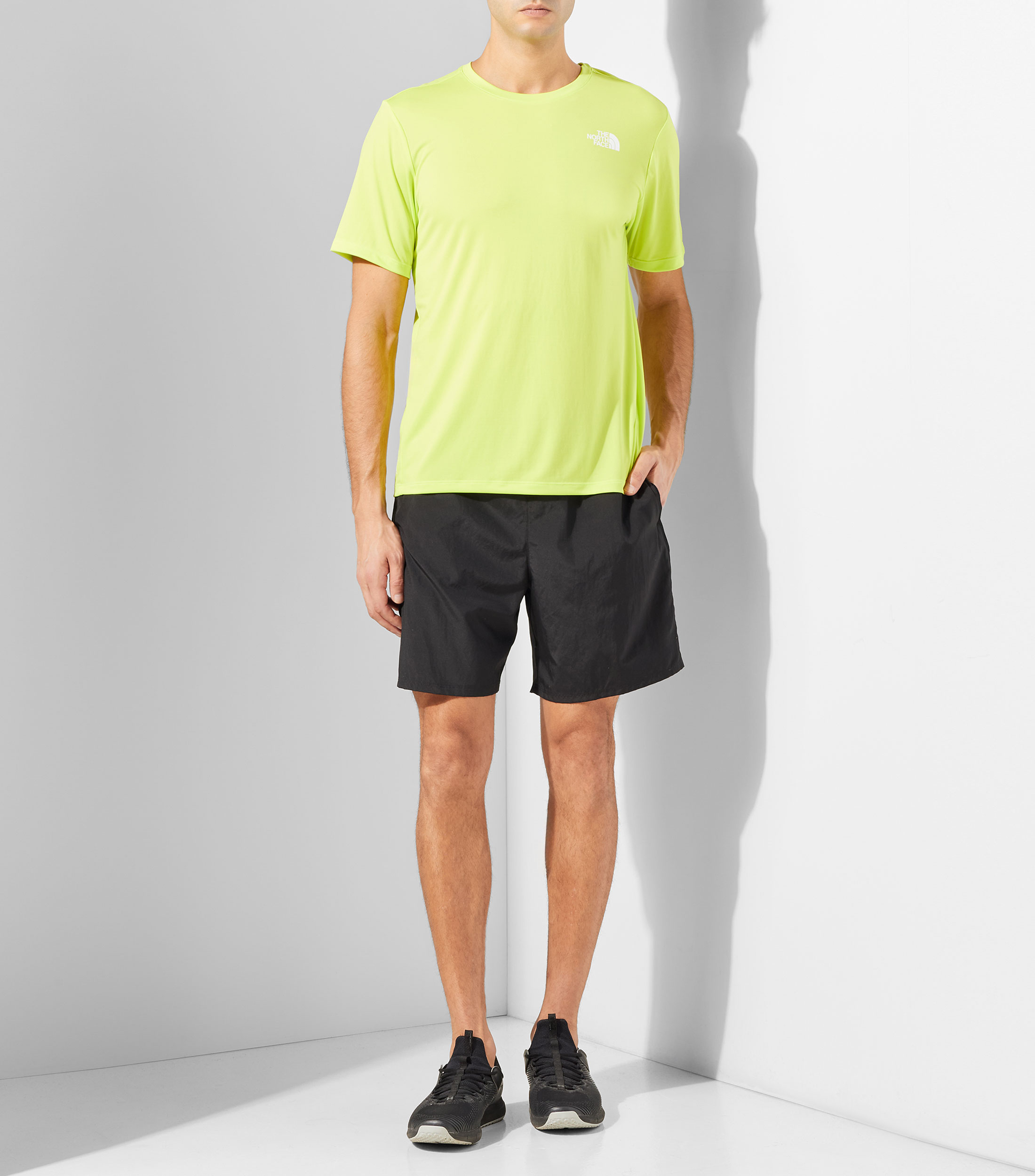 Playera para entrenamiento cuello redondo manga corta de rayas 24/7 Hombre