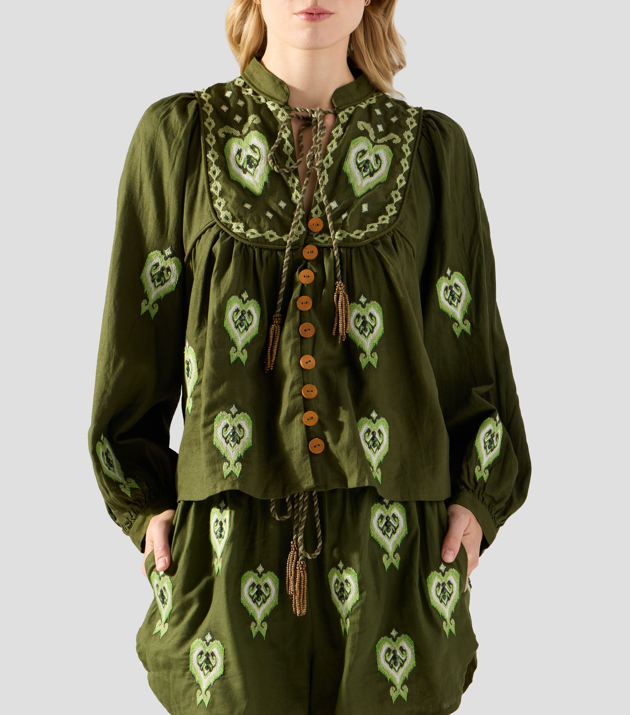 Blusa lisa con bordado manga larga Mujer