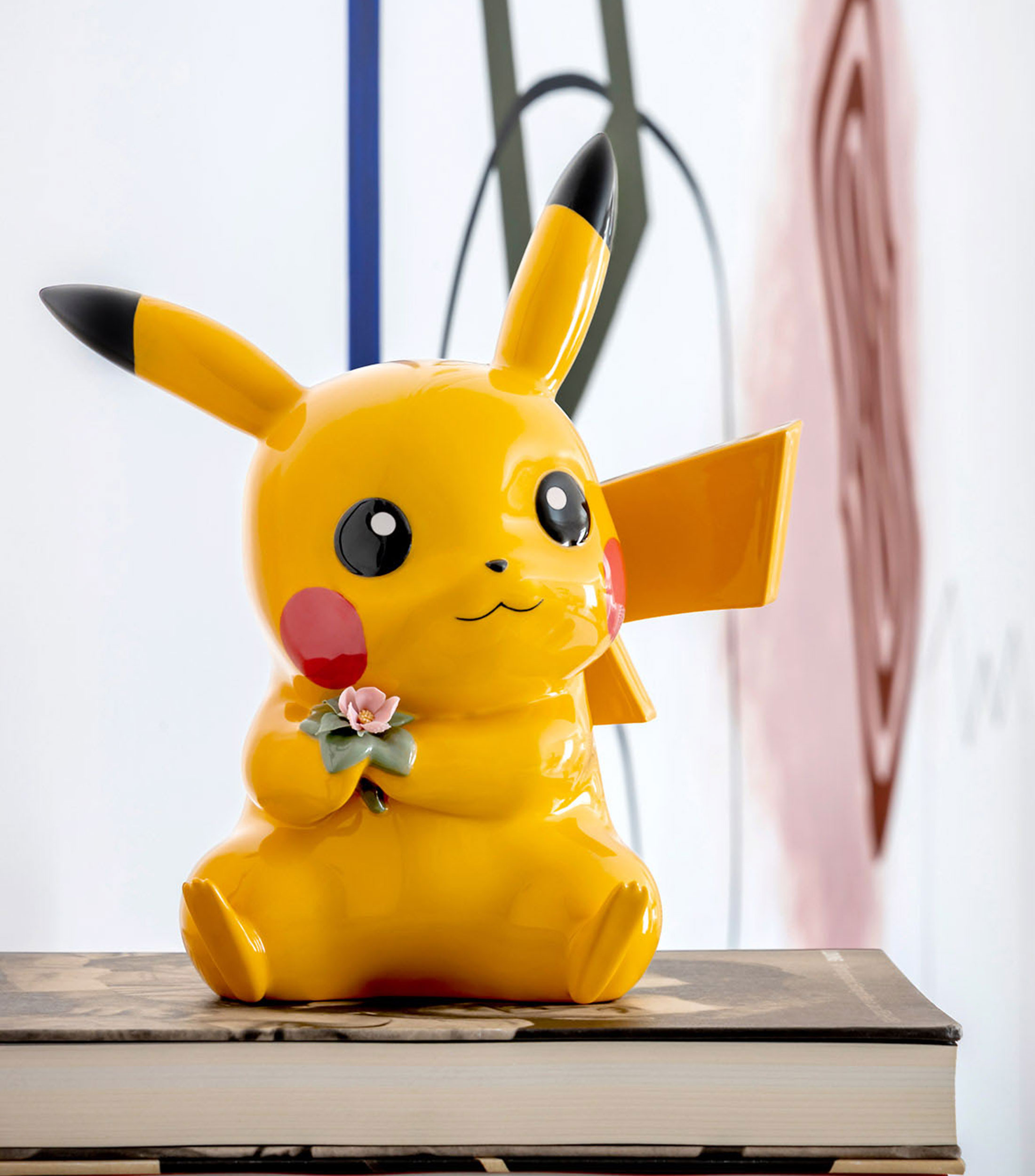 Escultura Pikachu en porcelana