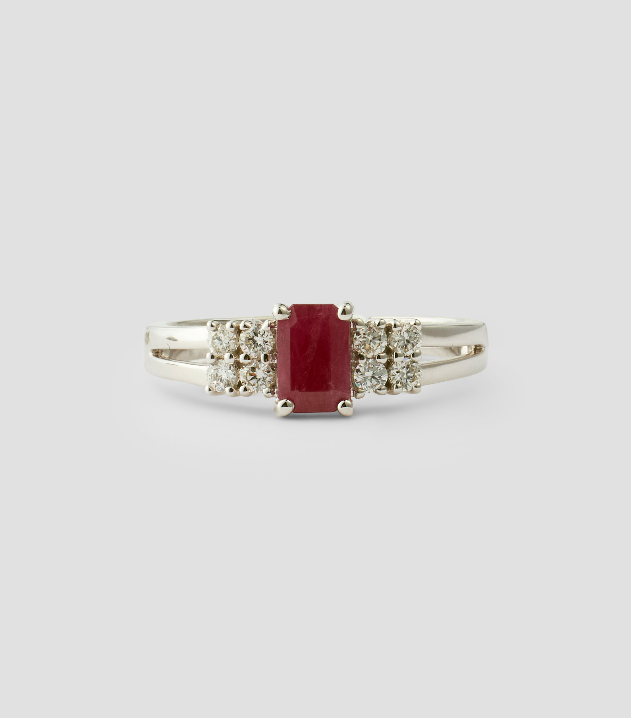 Anillo en oro blanco de 14 kilates con rubi y diamantes Mujer