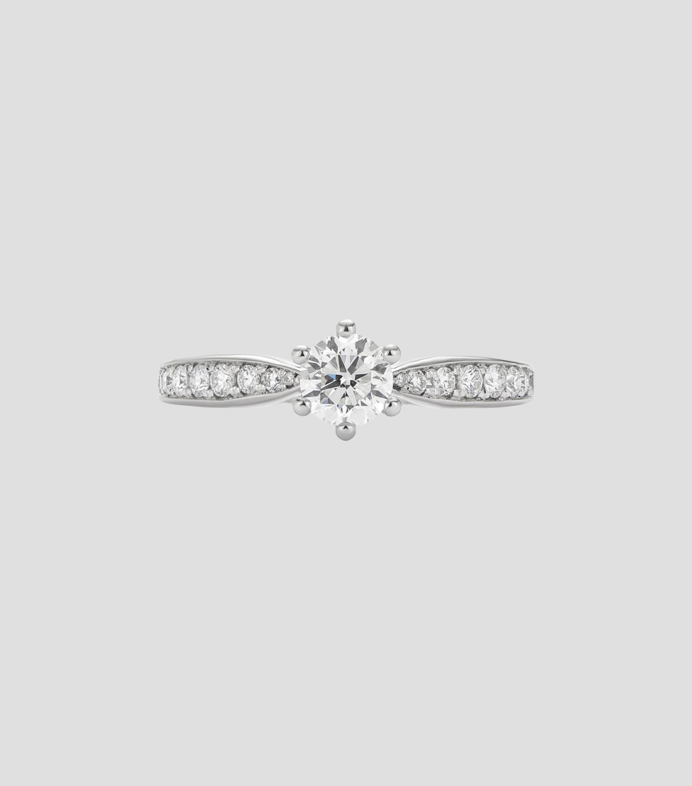 Anillo solitario en Oro blanco de 18 Kilates con diamante Mujer