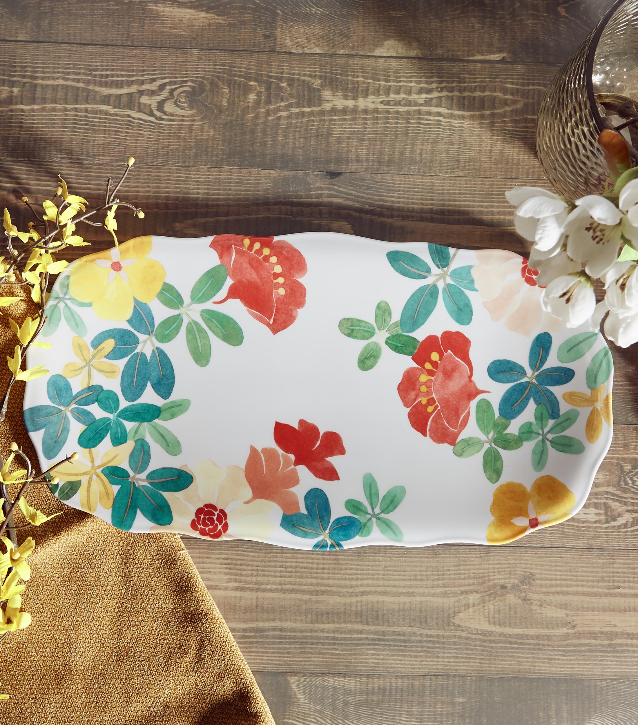 Plato de servicio con flores